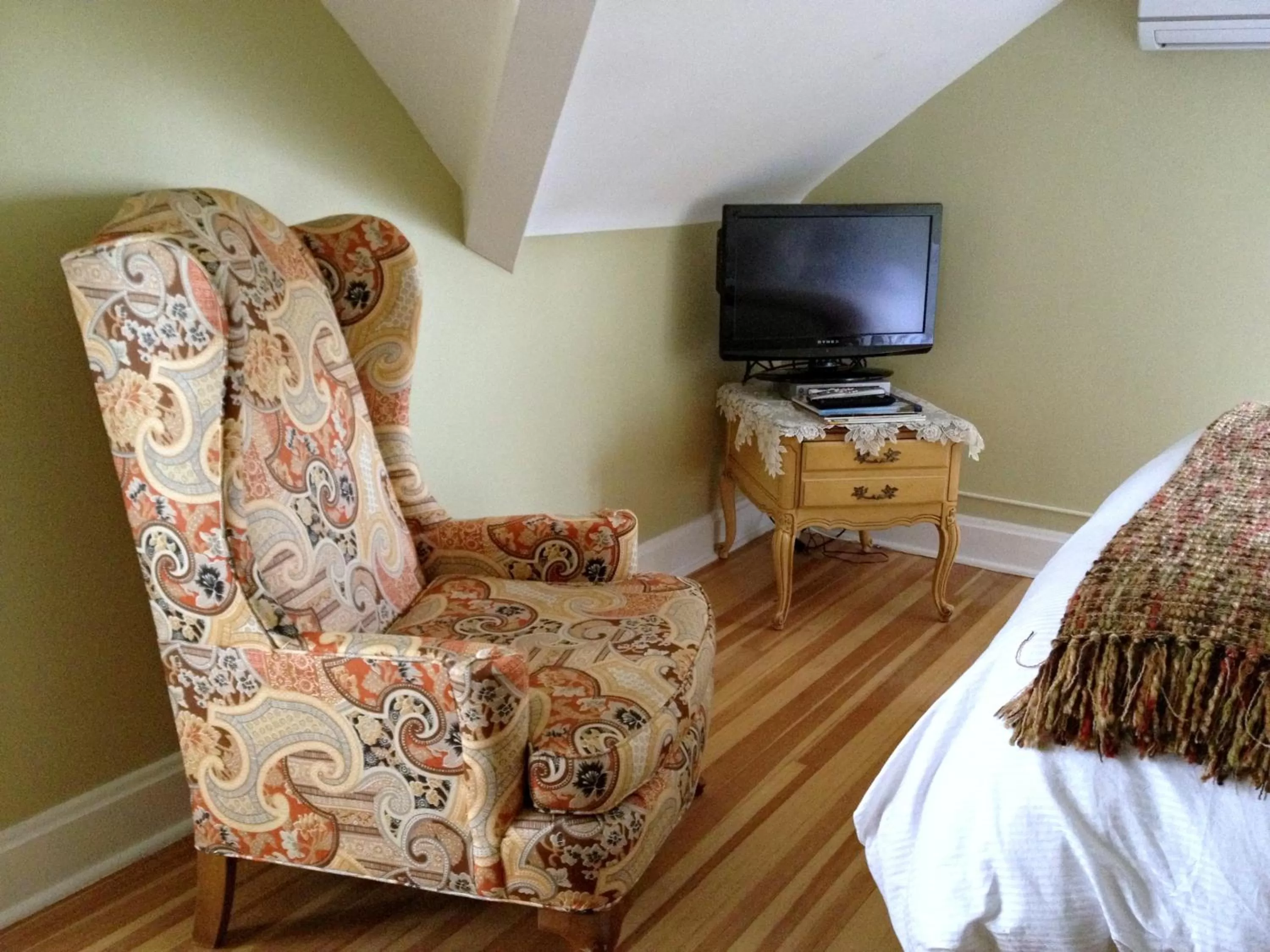 Bed in The Inn at Ragged Edge