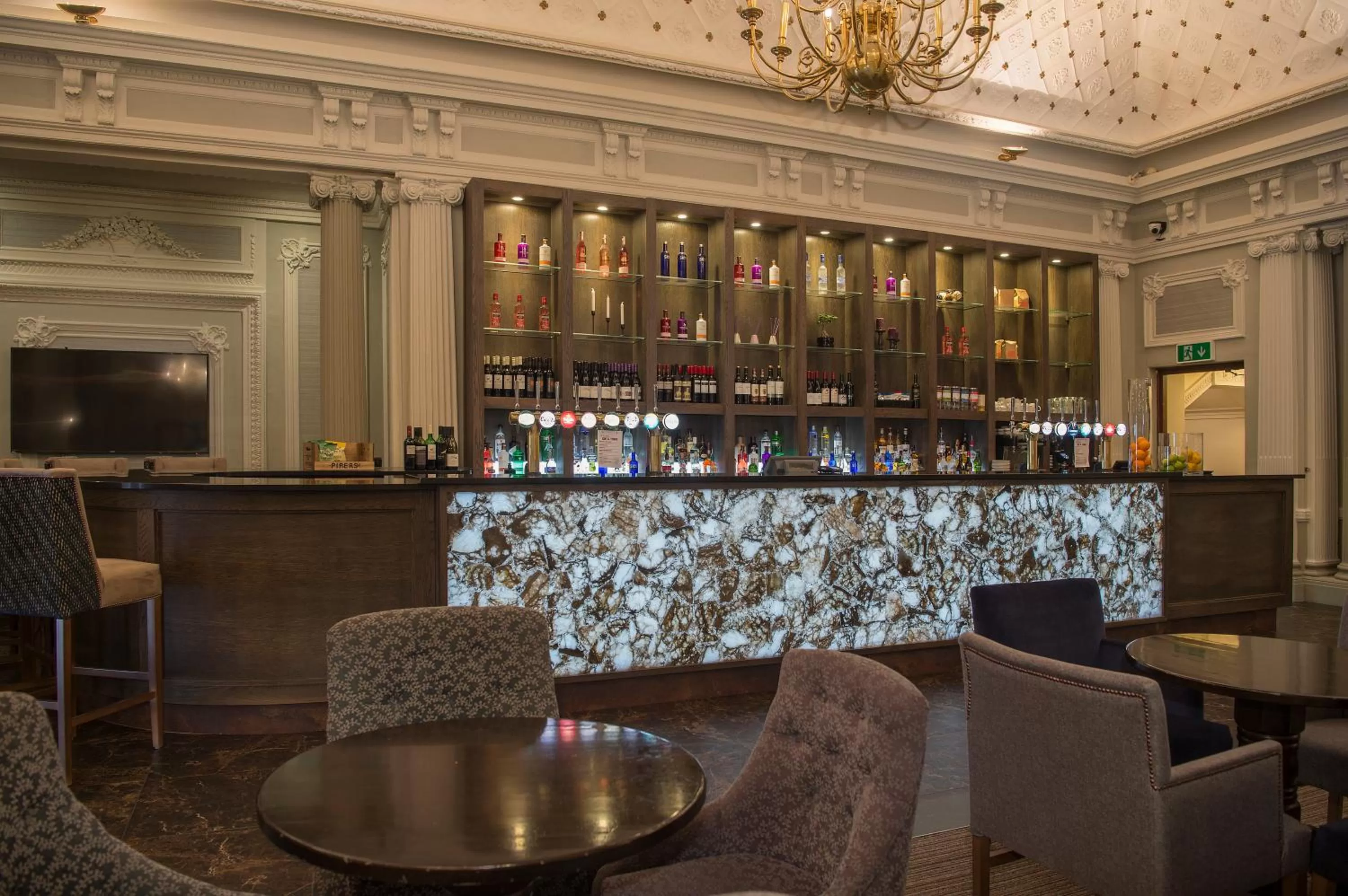 Lounge or bar in Crowne Plaza Royal Victoria - Sheffield by IHG