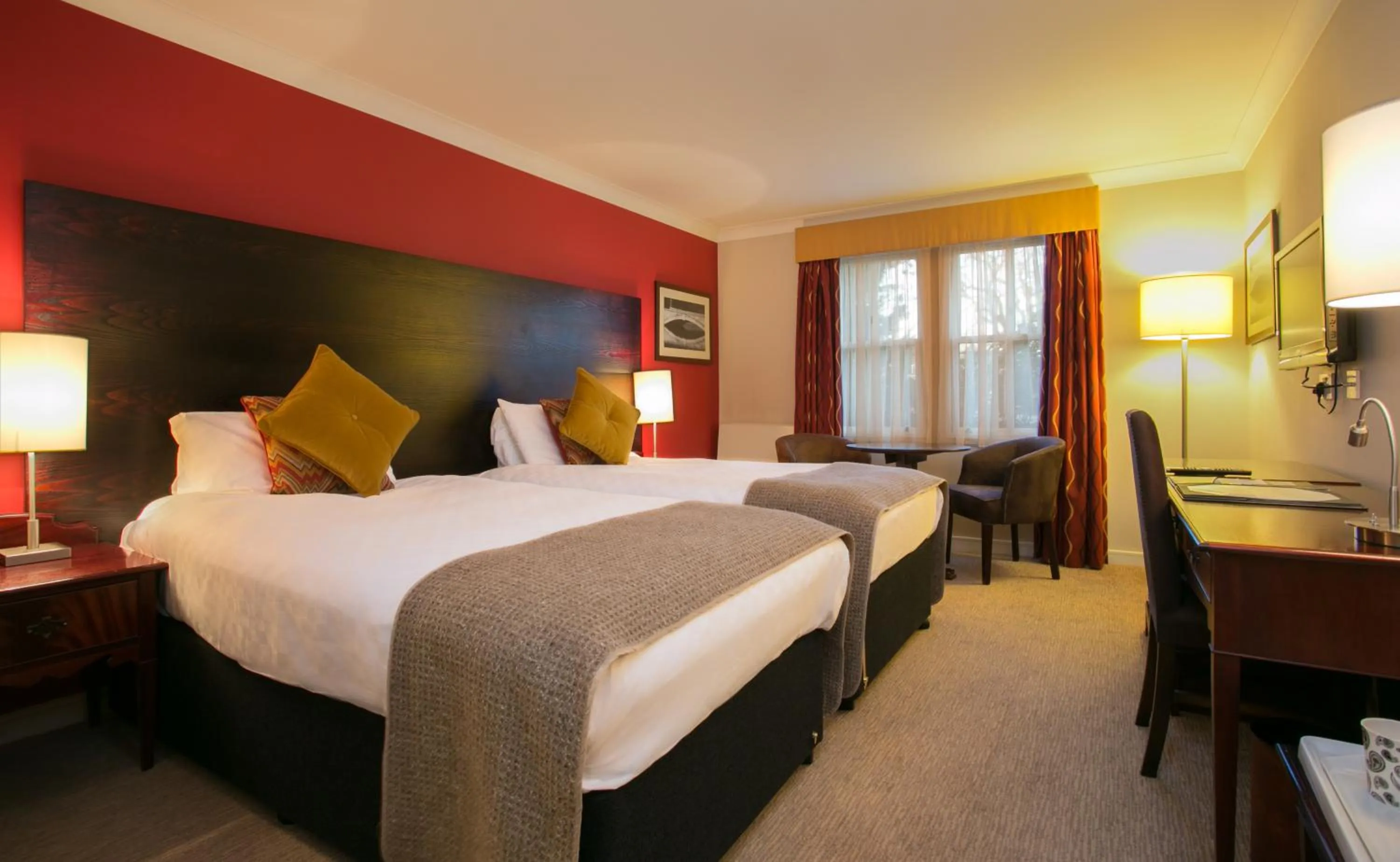 Photo of the whole room, Bed in Dukes Head Hotel