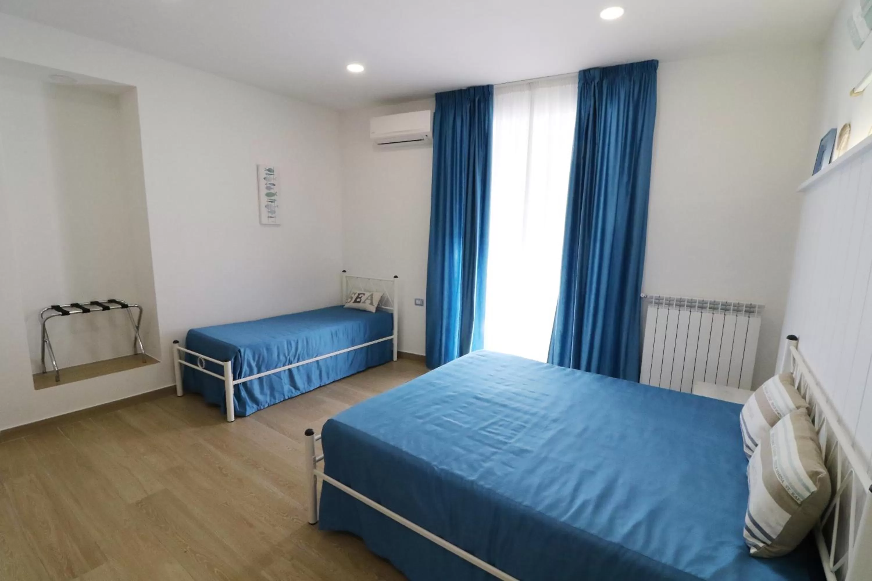 Property building, Bed in Antica Capri