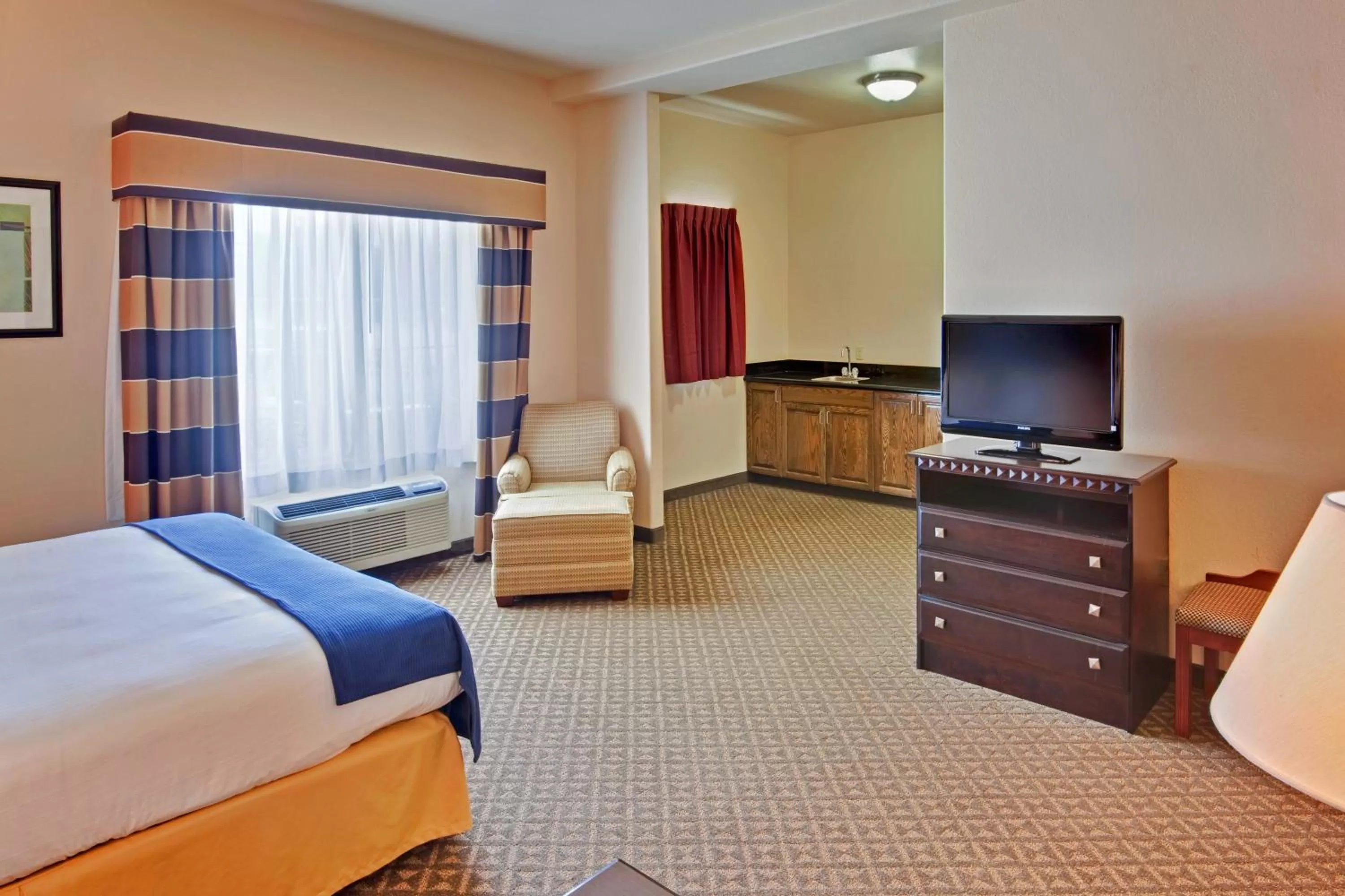 Bedroom, Bed in Holiday Inn Express Delano Highway 99 by IHG
