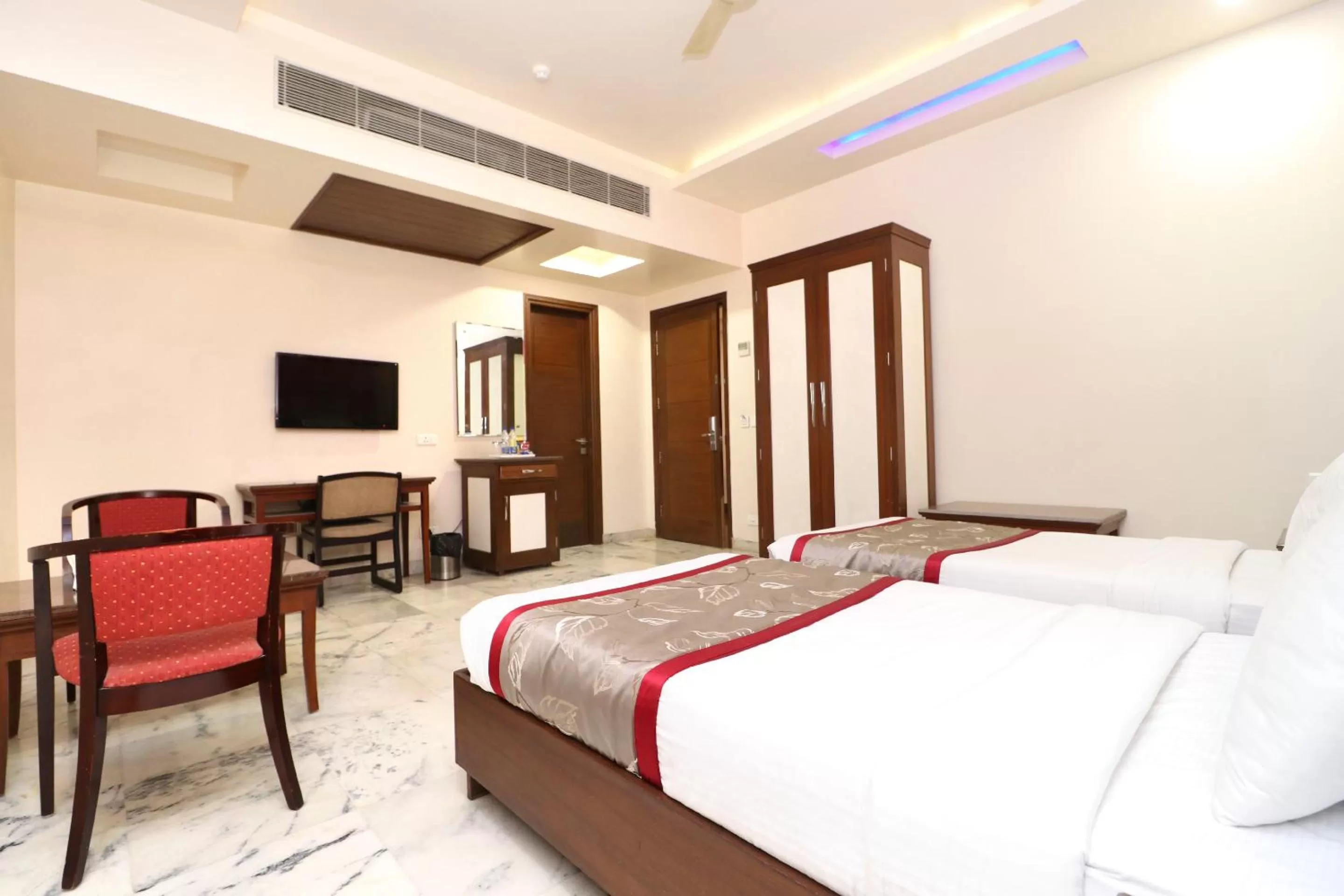 Bedroom, Bed in Hotel Leela Grande