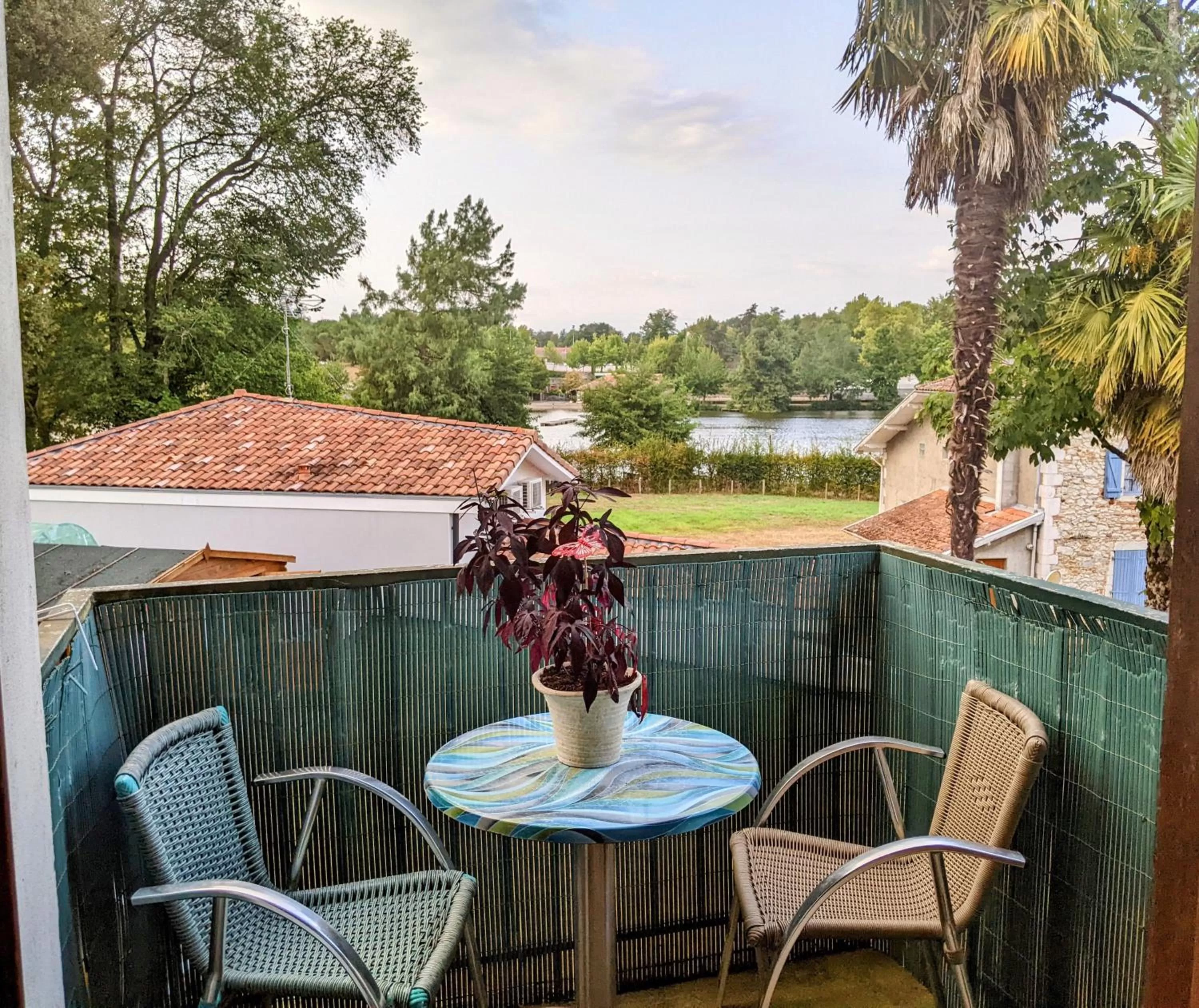 Lake view in Hôtel Studios Les Acacias