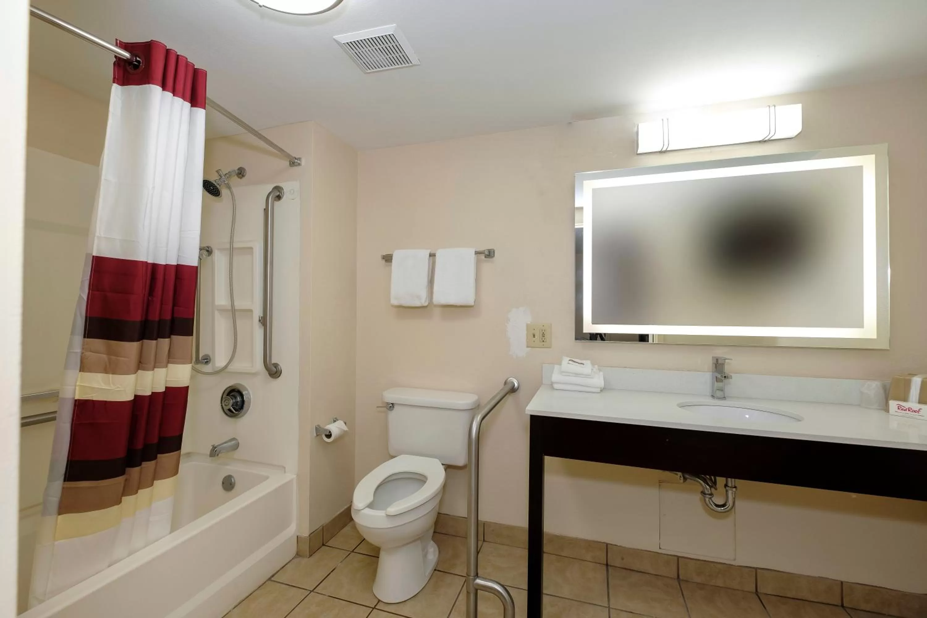 Bathroom in Red Roof Inn Gadsden