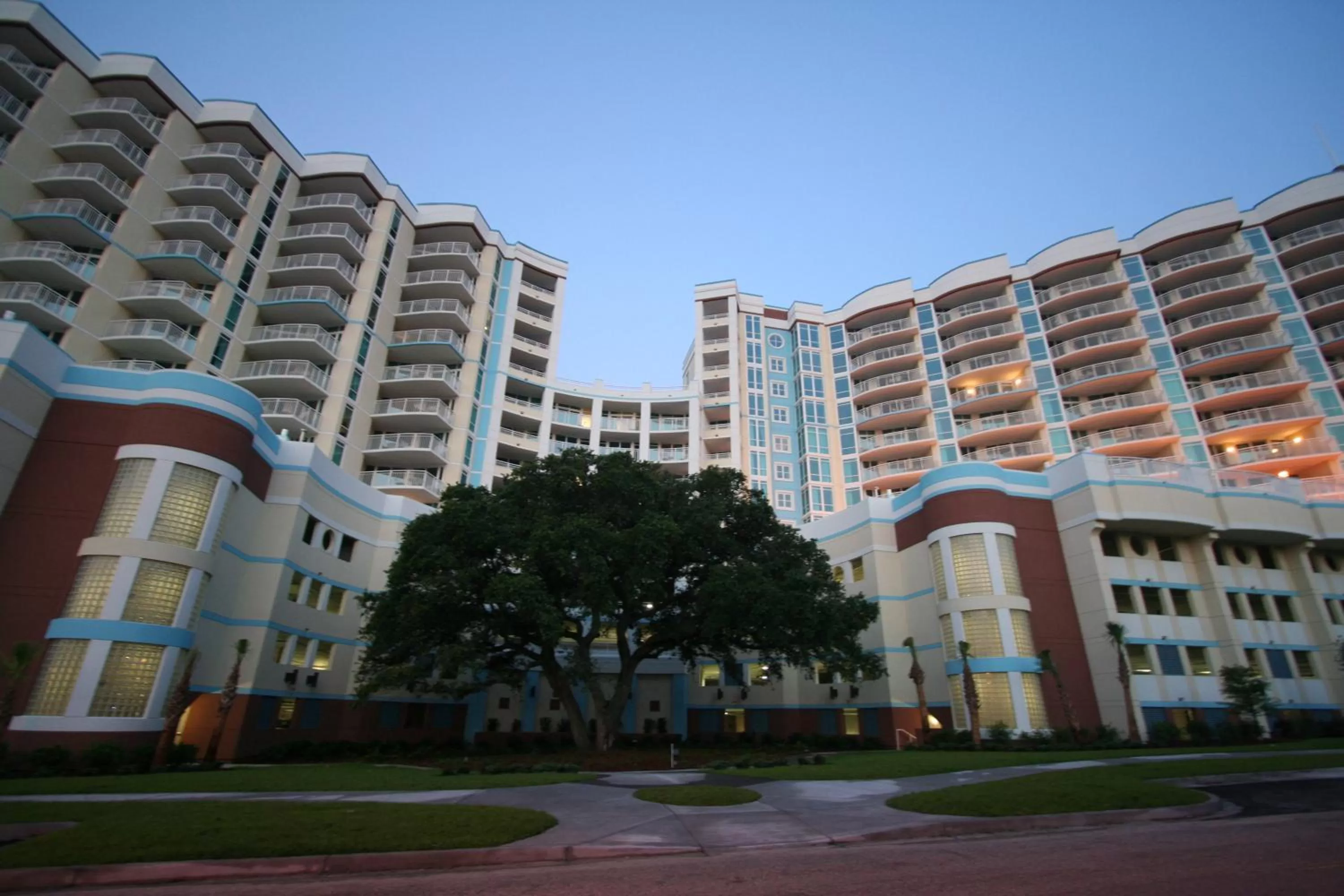 Facade/entrance, Property Building in The Horizon at 77th