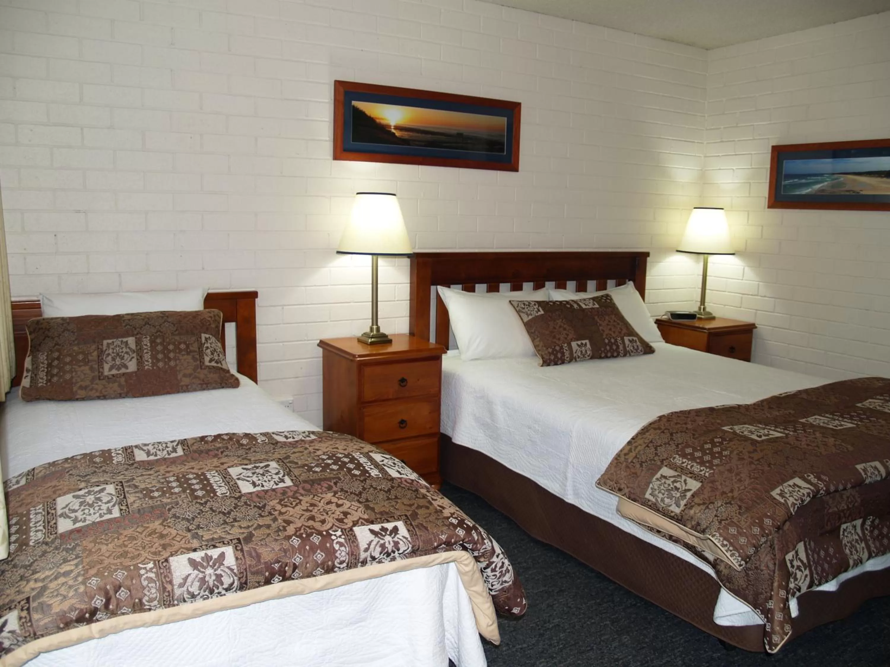 Twin Room in Pigeon House Motor Inn