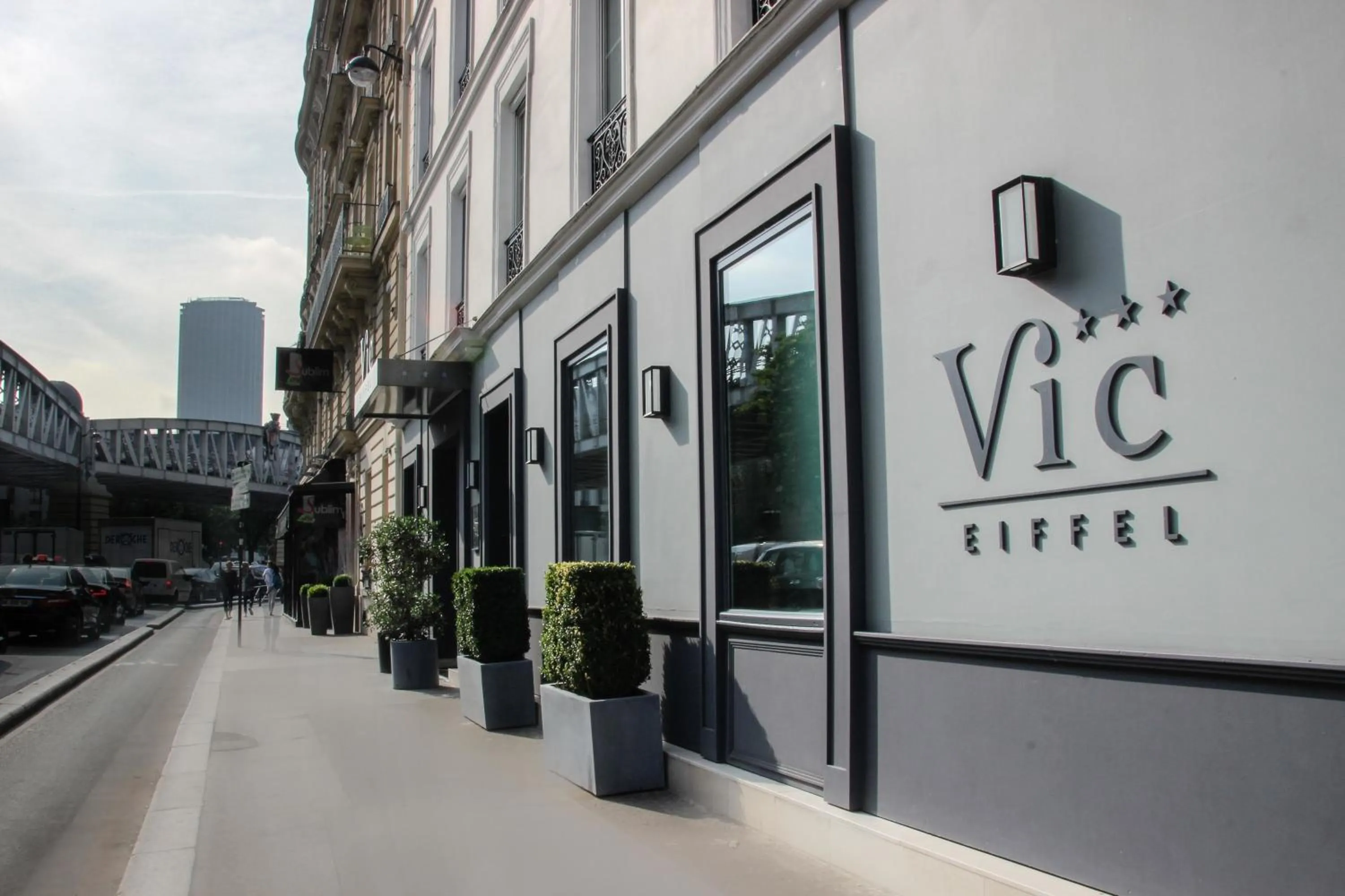 Facade/entrance in Hôtel Vic Eiffel