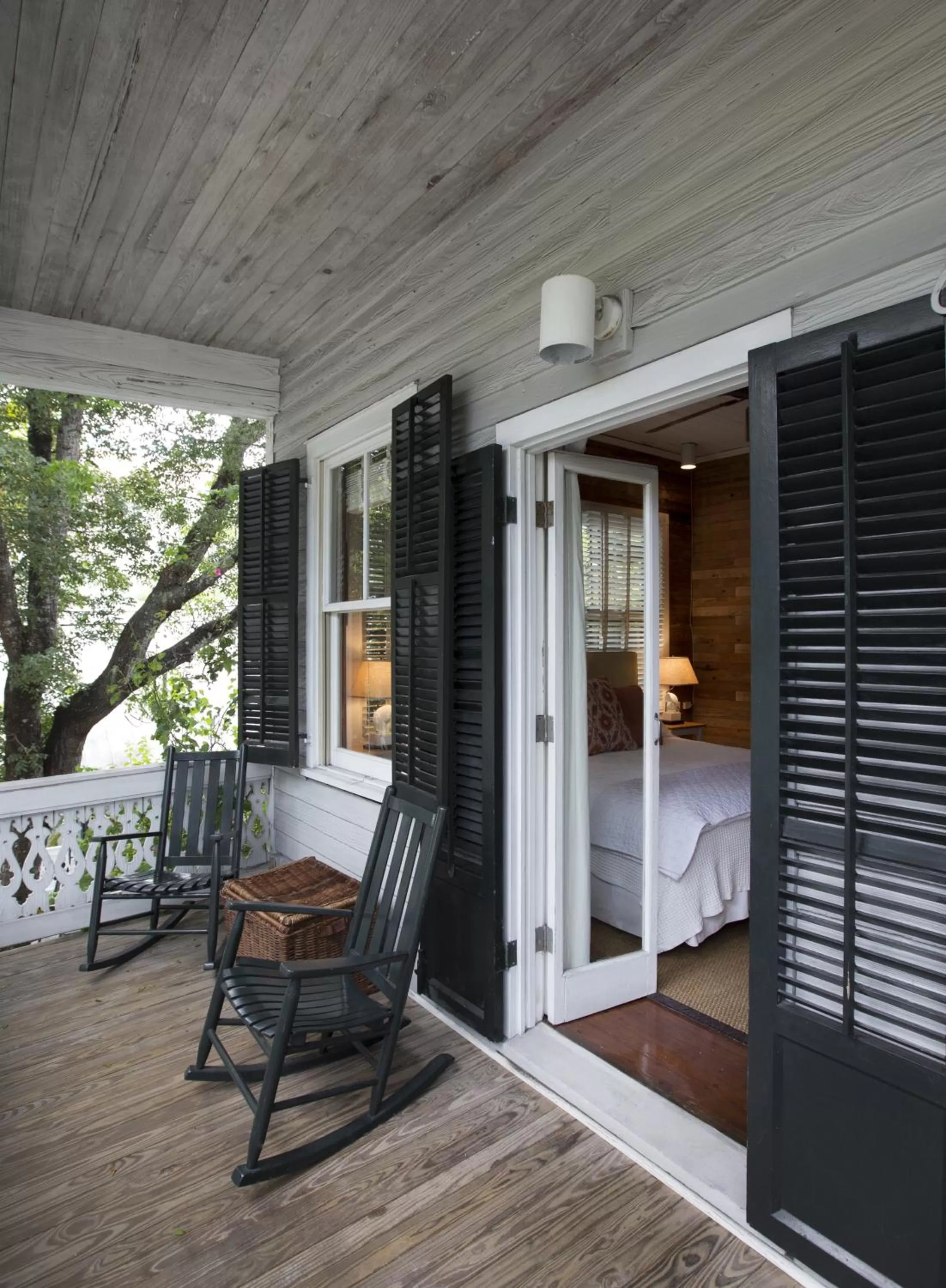 Balcony/Terrace, Bed in Simonton Court Historic Inn & Cottages
