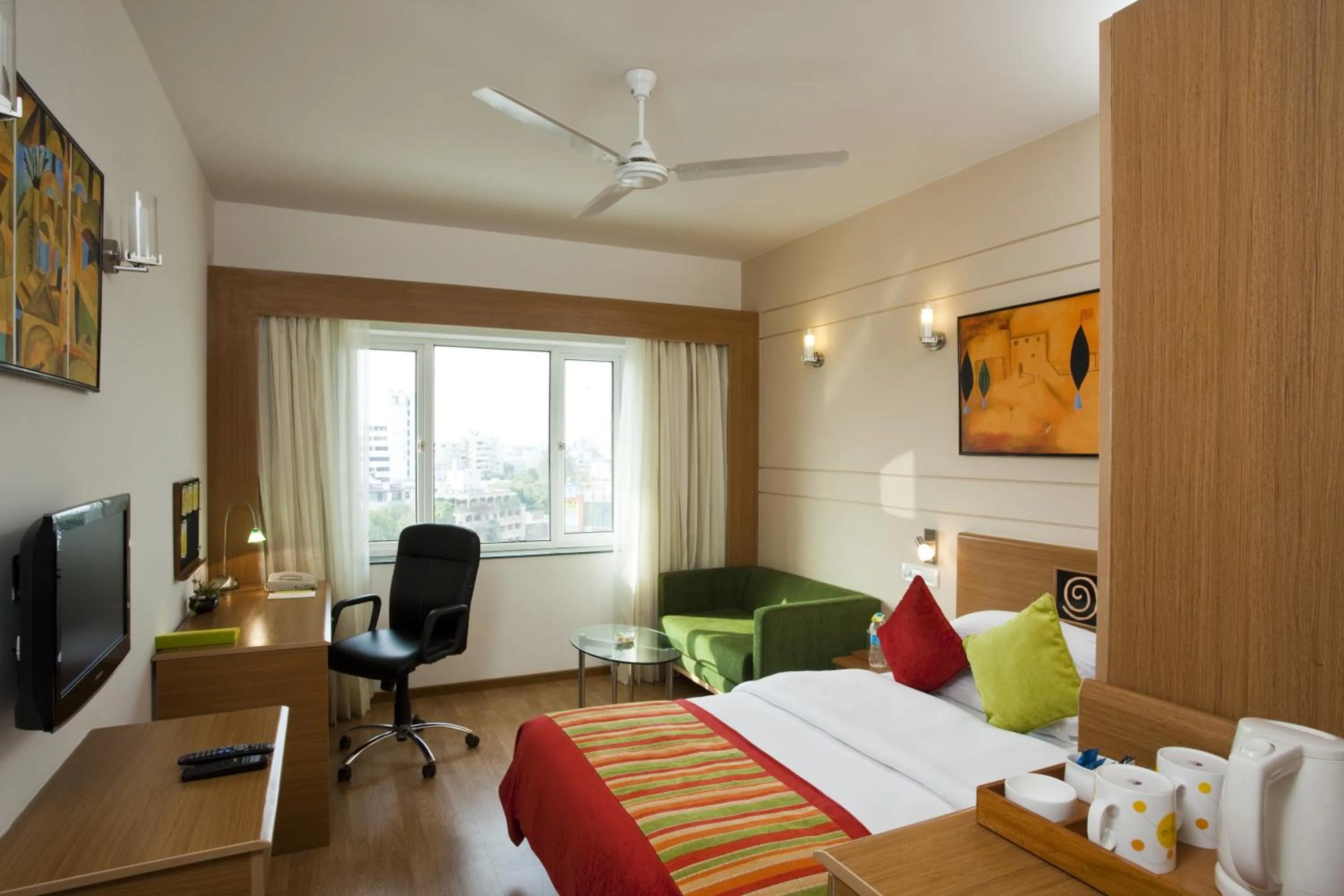 Bedroom, Bed in Lemon Tree Hotel, Udyog Vihar, Gurugram
