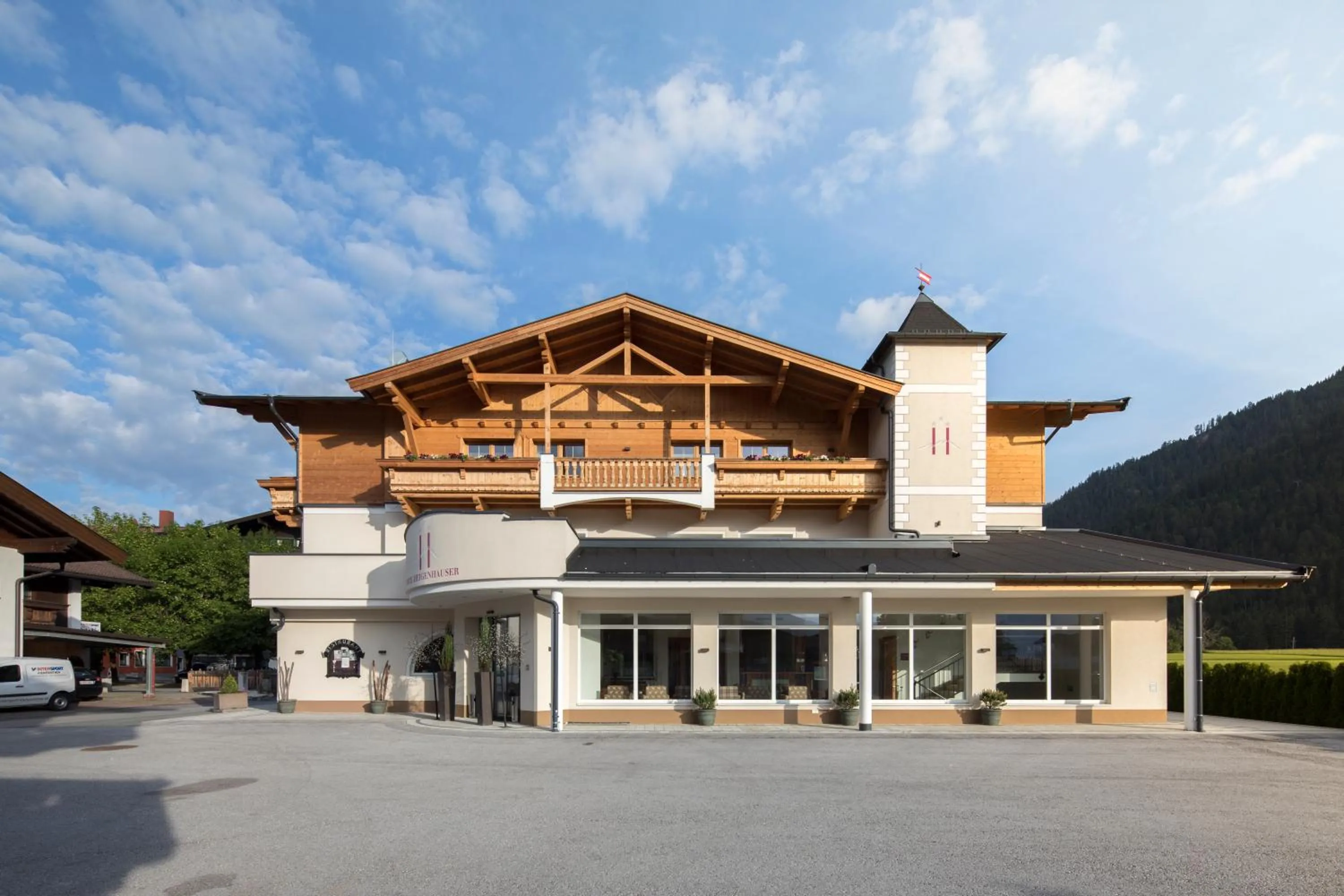 Property building in Hotel & Appartements Heigenhauser