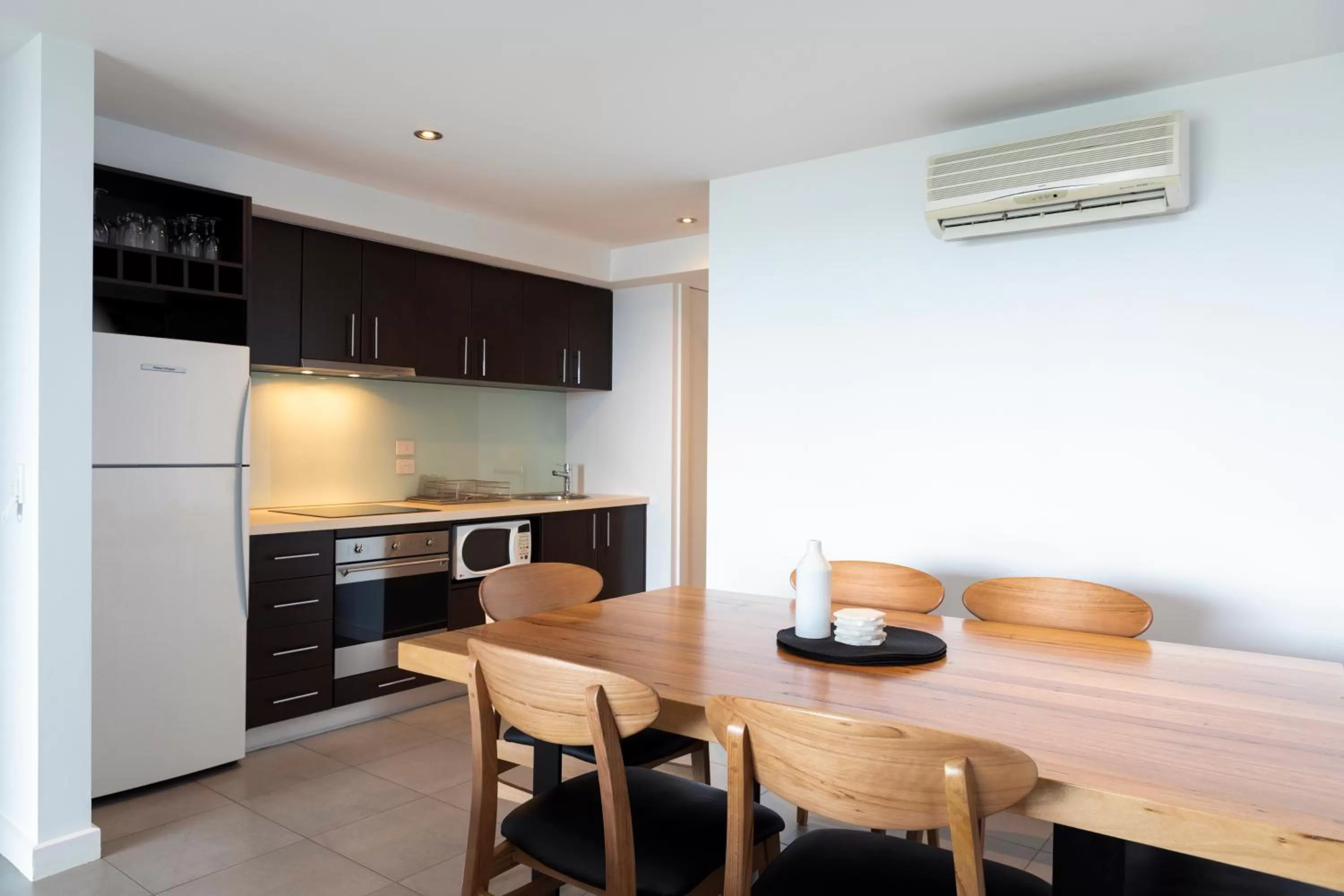 Kitchen or kitchenette in The Dolphin Apartments
