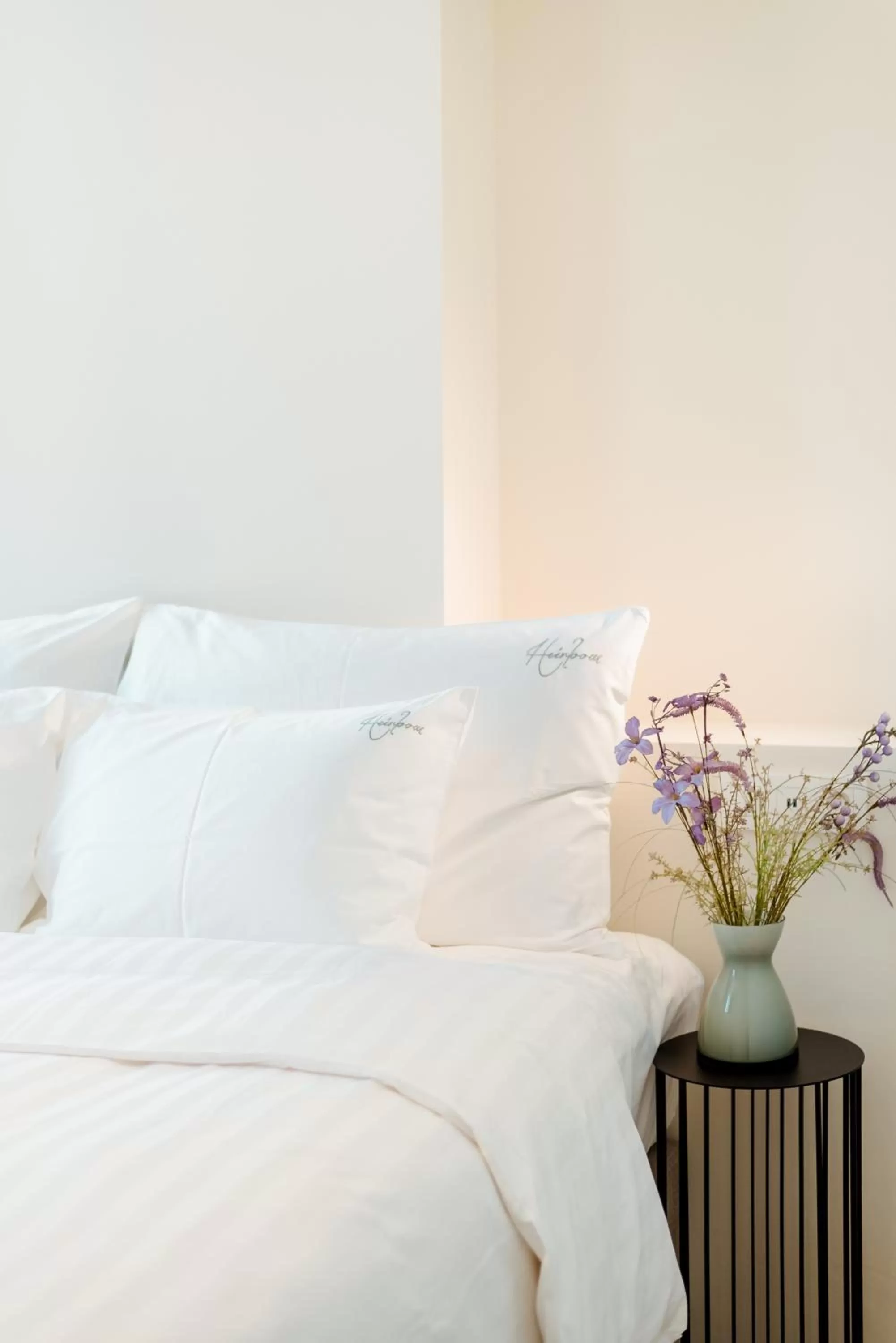 Bed in Heirloom - The Librarian