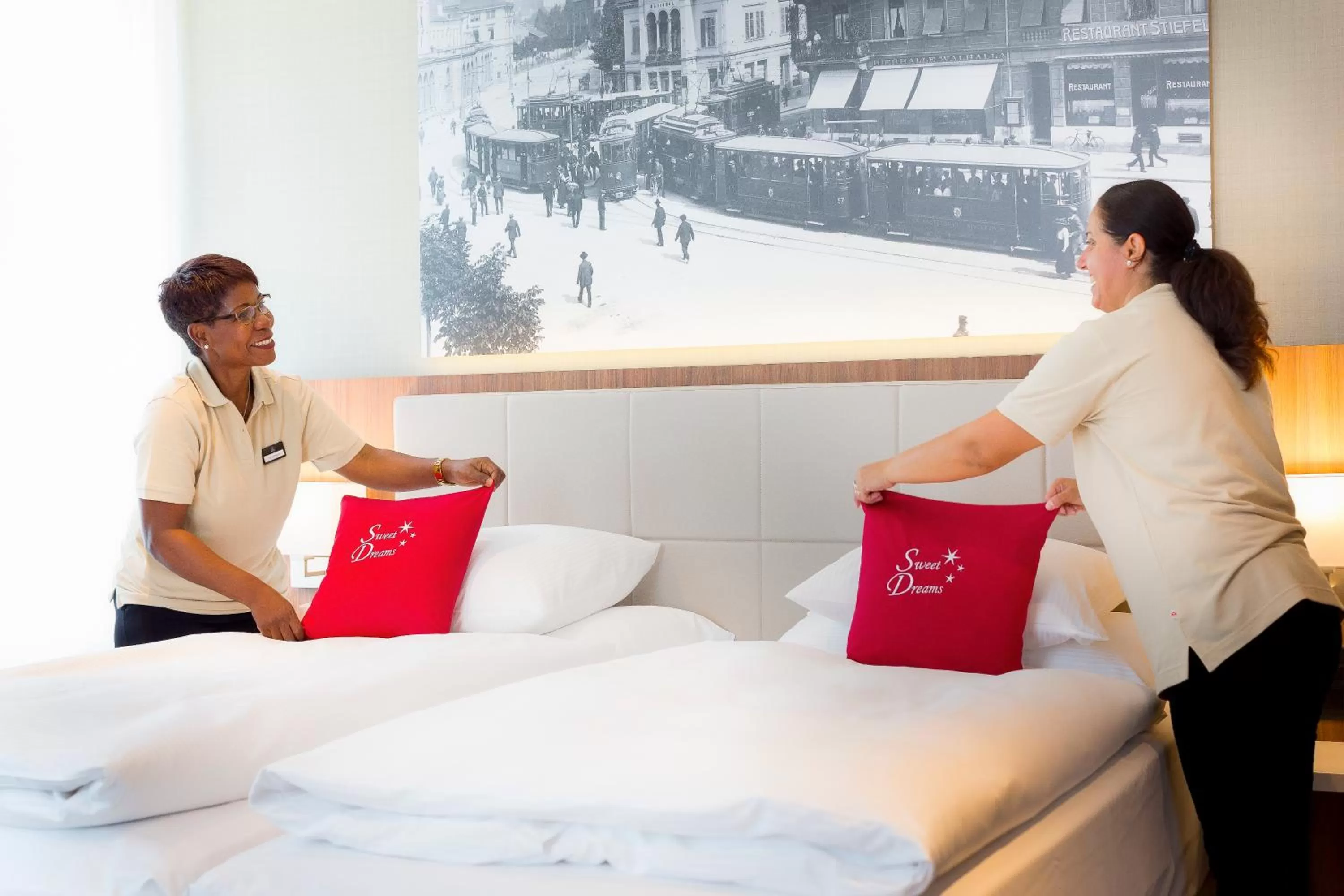 People, Bed in Hotel Wartmann am Bahnhof