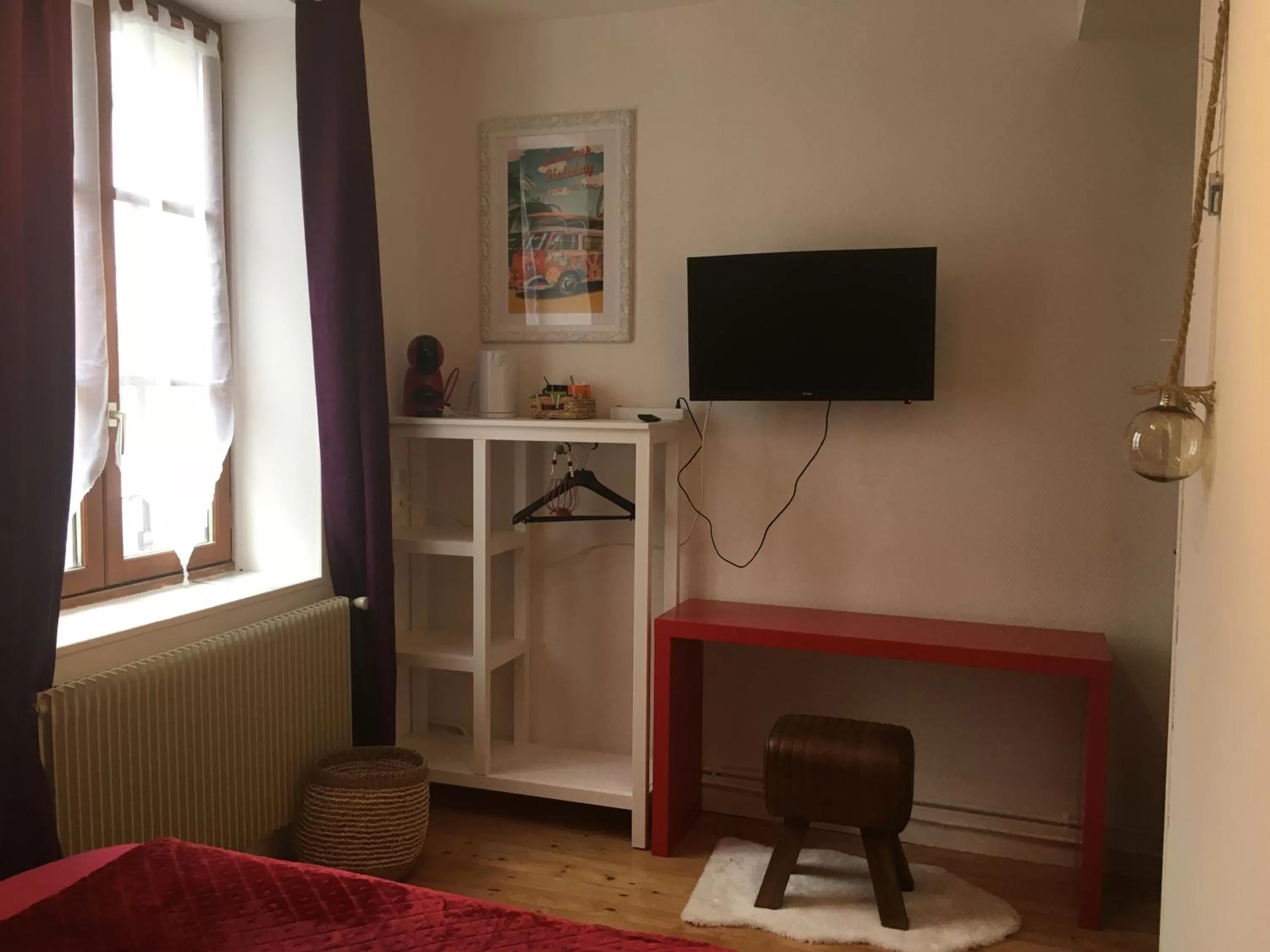 TV/Entertainment Center in L auberge du lion d or