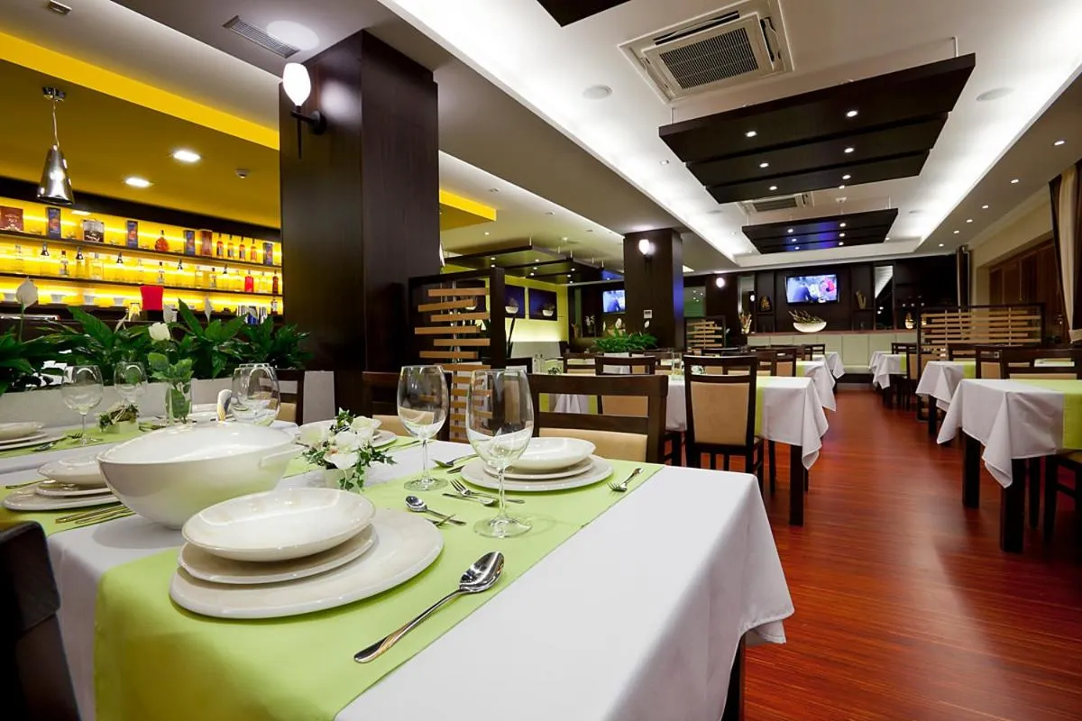 Restaurant/places to eat in Hotel Viktor