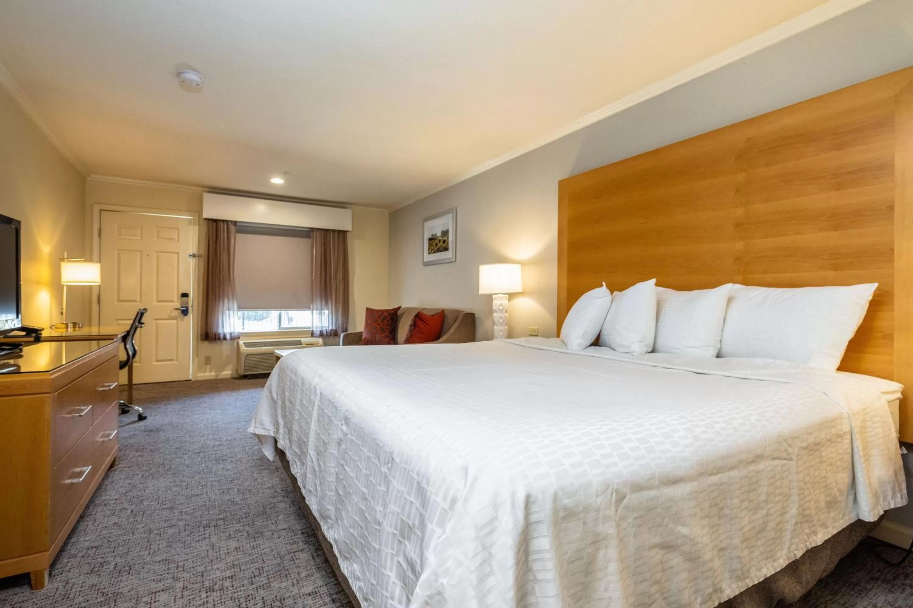 Photo of the whole room, Bed in Best Western Plus Dixon Davis