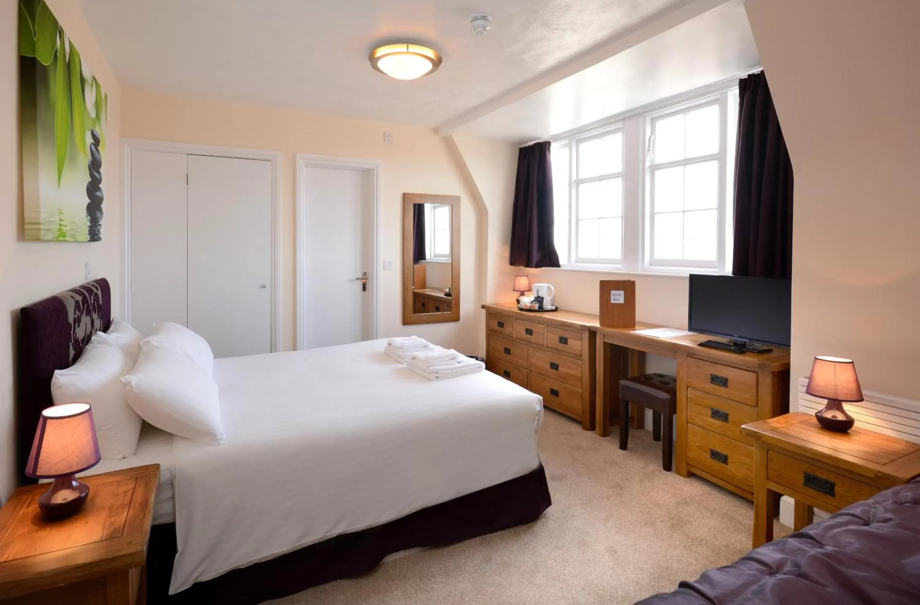 Family Room (2 Adults + 1 Child) in Stones Hotel and Bar Family Room (2 Adults + 1 Child) in Stones Hotel and Bar