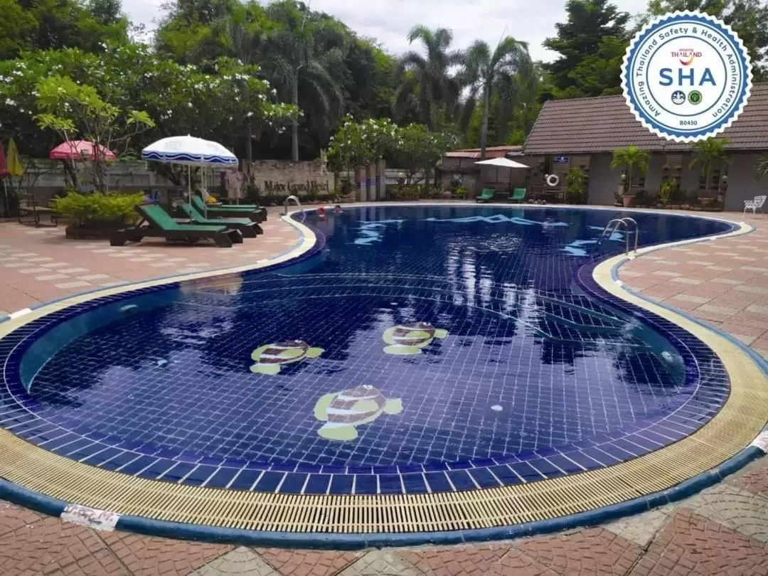 Swimming pool in Major Grand Hotel