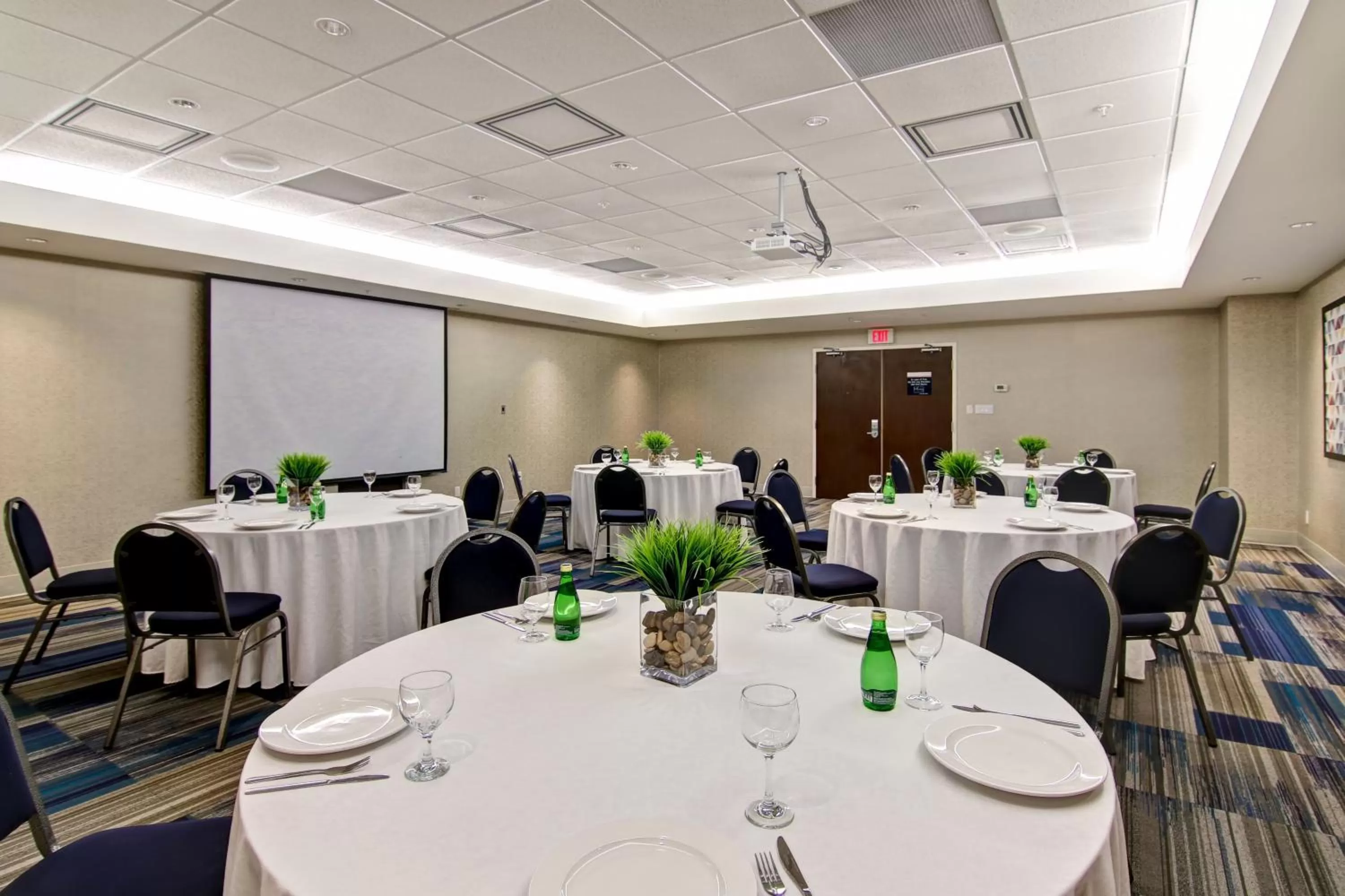 Meeting/conference room in Holiday Inn Express Hotel & Suites Toronto - Markham by IHG