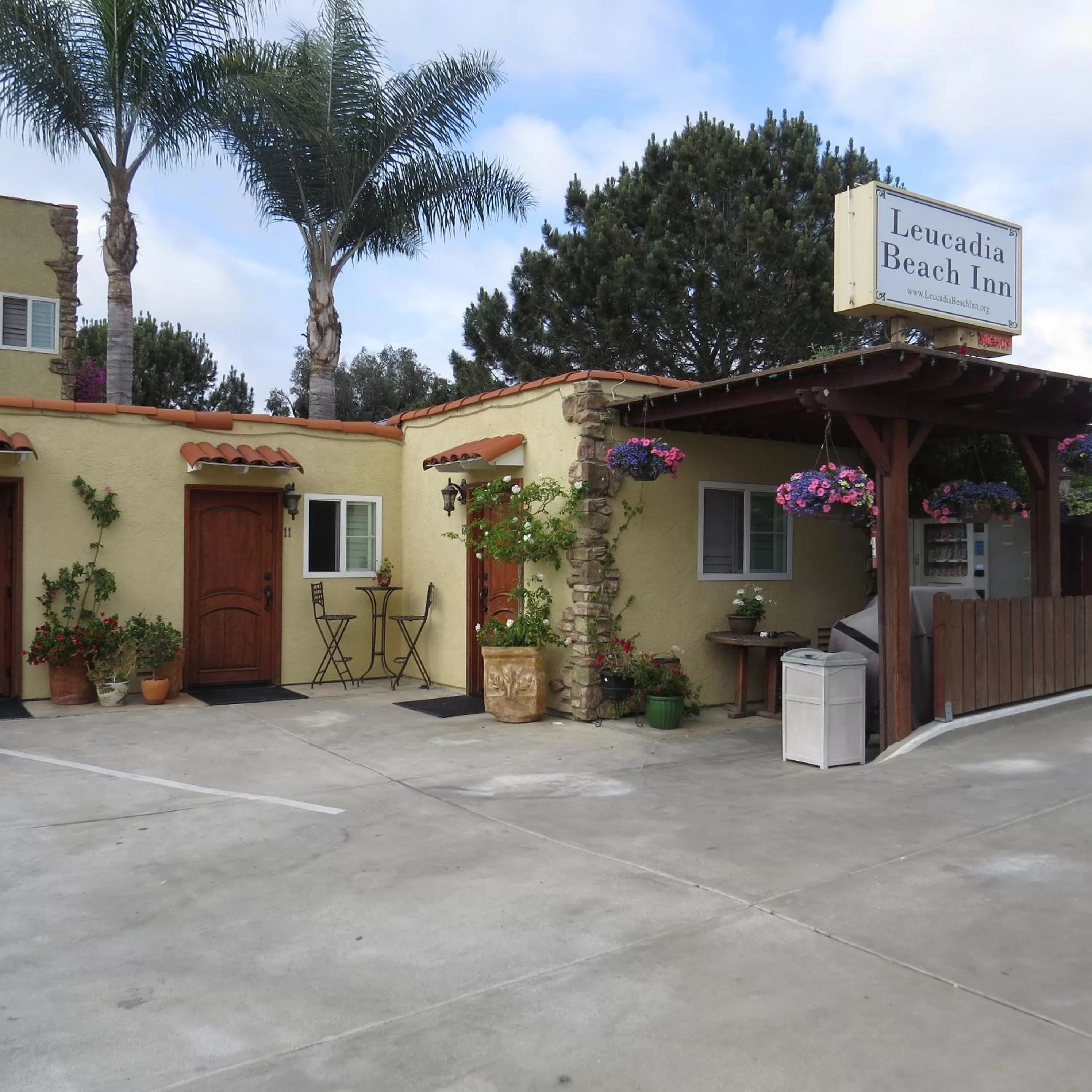 Property building in Leucadia Beach Inn