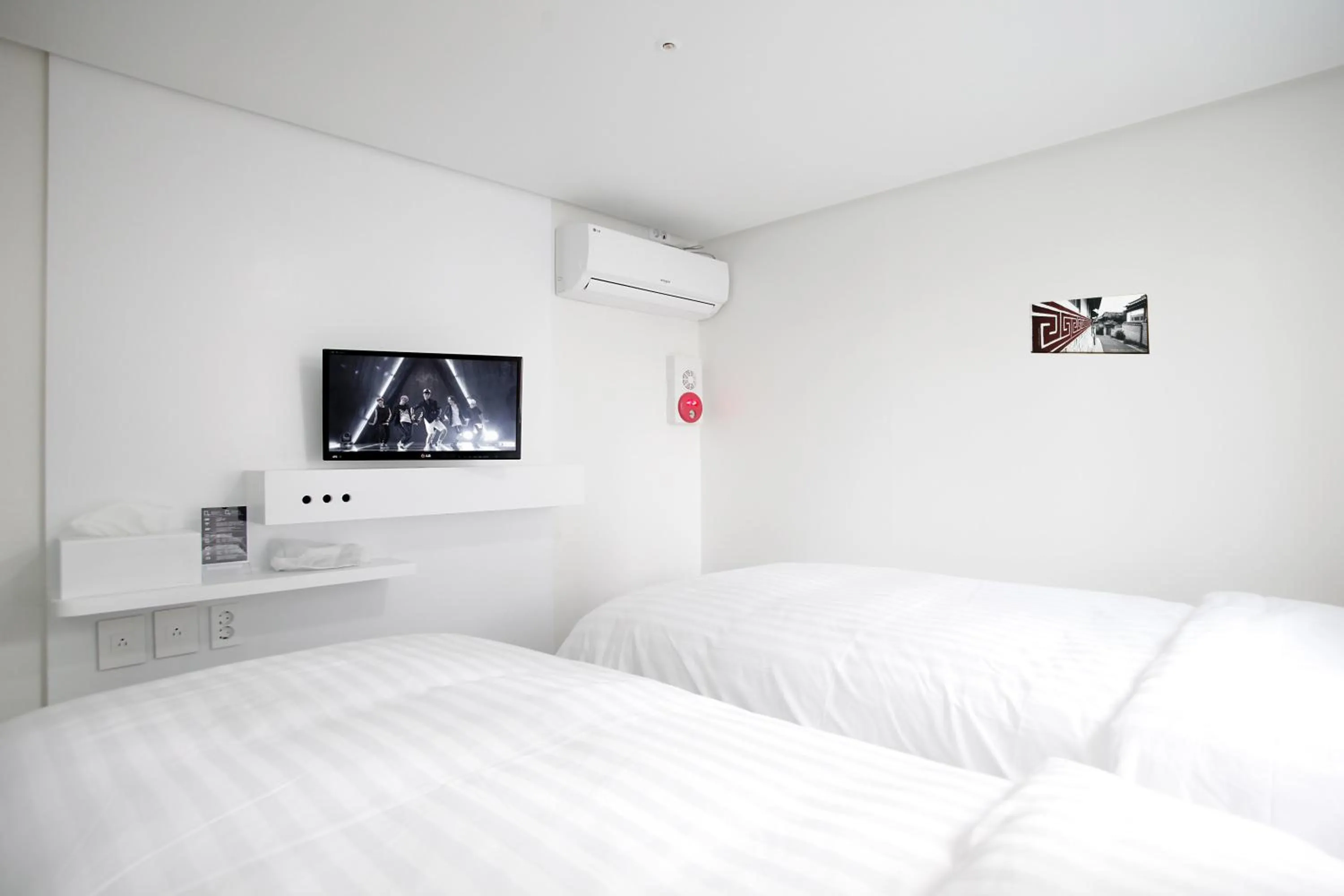 Twin Room with Balcony in K-POP Hotel Seoul Tower