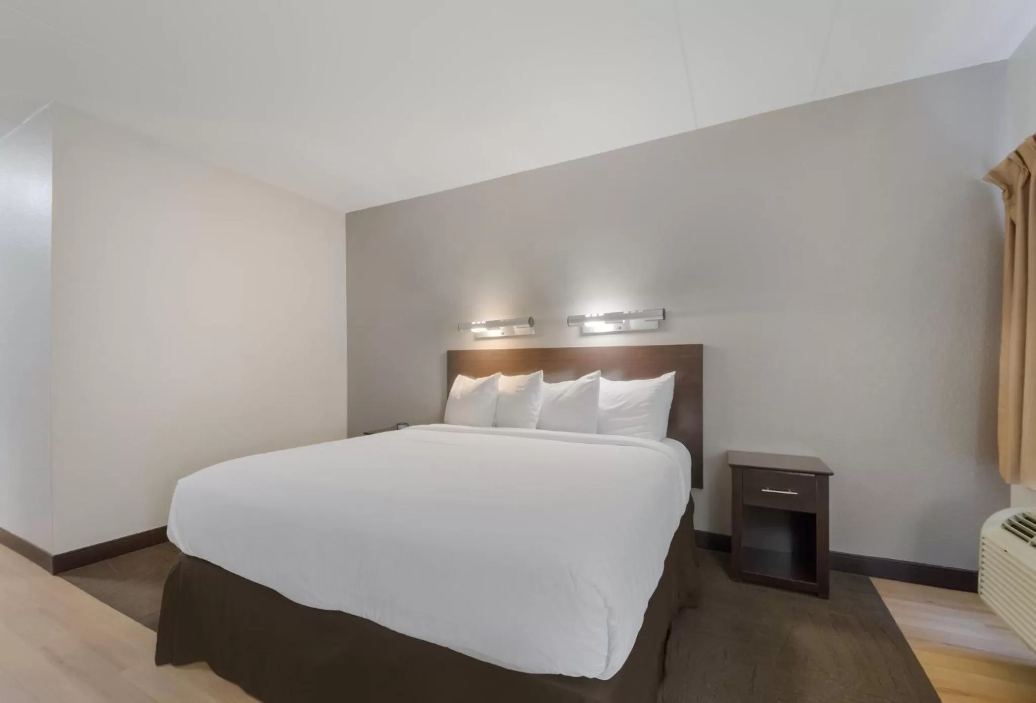 Photo of the whole room, Bed in Red Roof Inn San Antonio - Seaworld Northwest