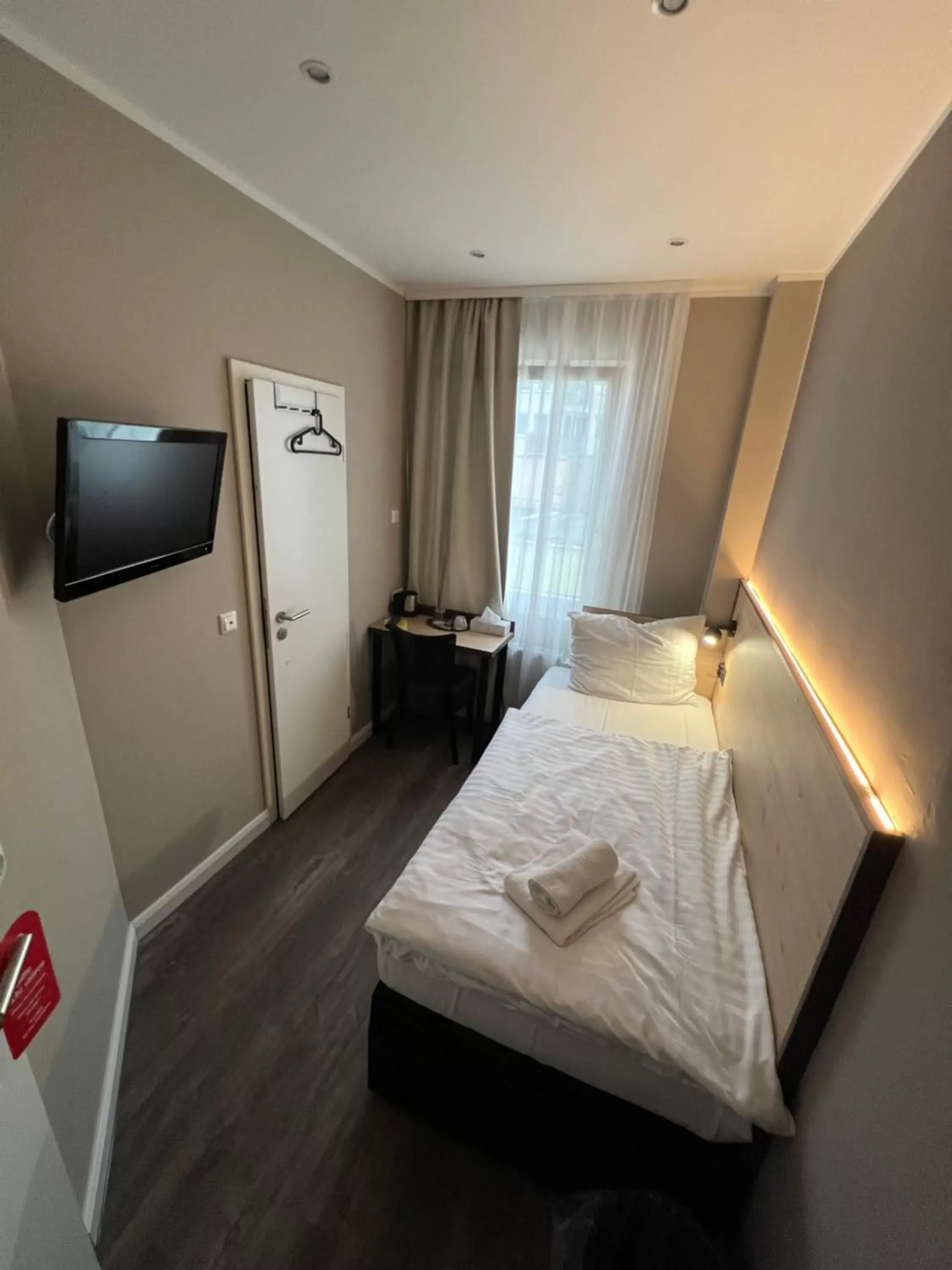 Economy Single Room in JJ Hotel Hannover-City-Pension Economy Single Room in JJ Hotel Hannover-City-Pension