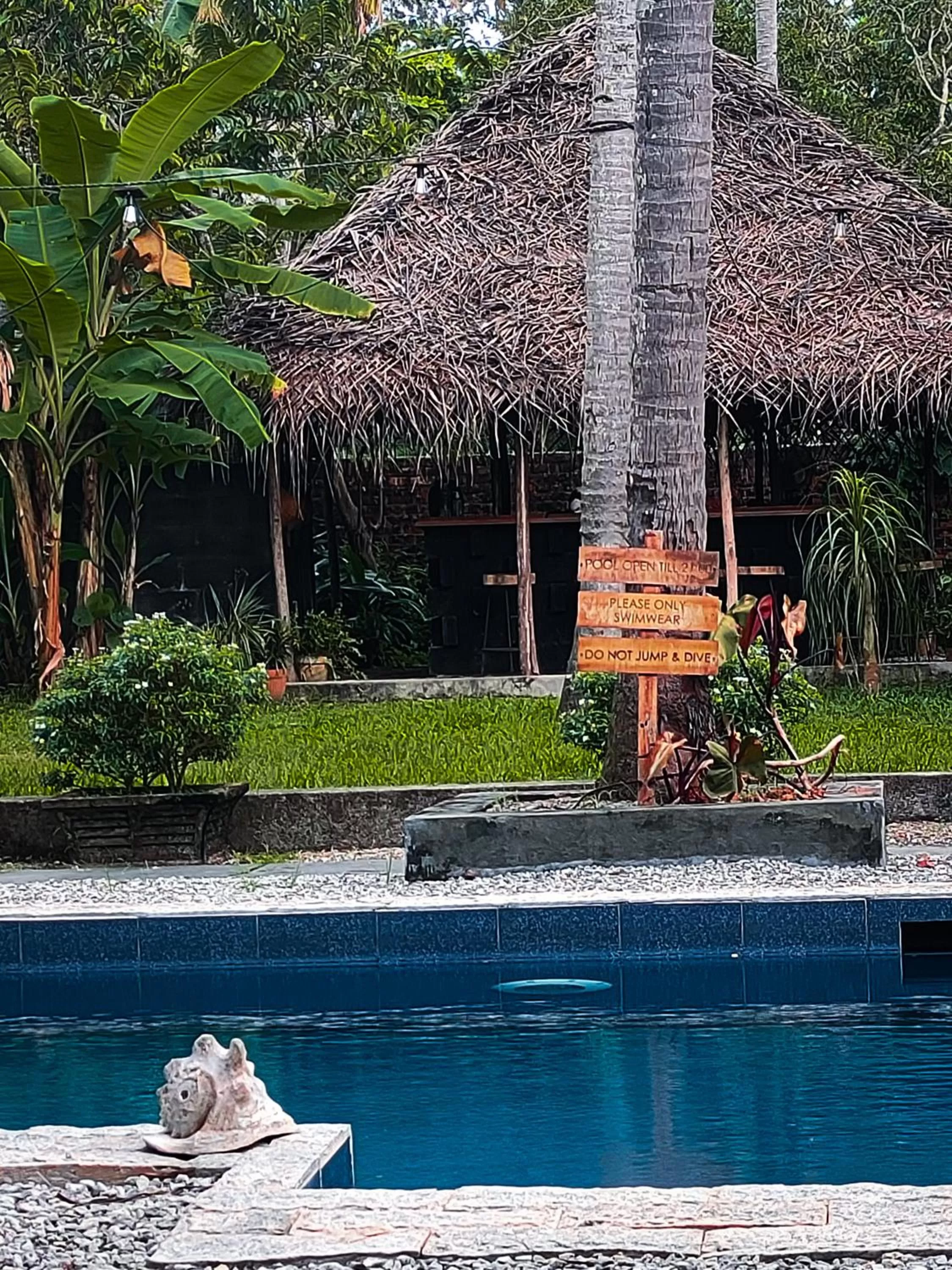 Restaurant/places to eat, Swimming Pool in Satta Beach Residence