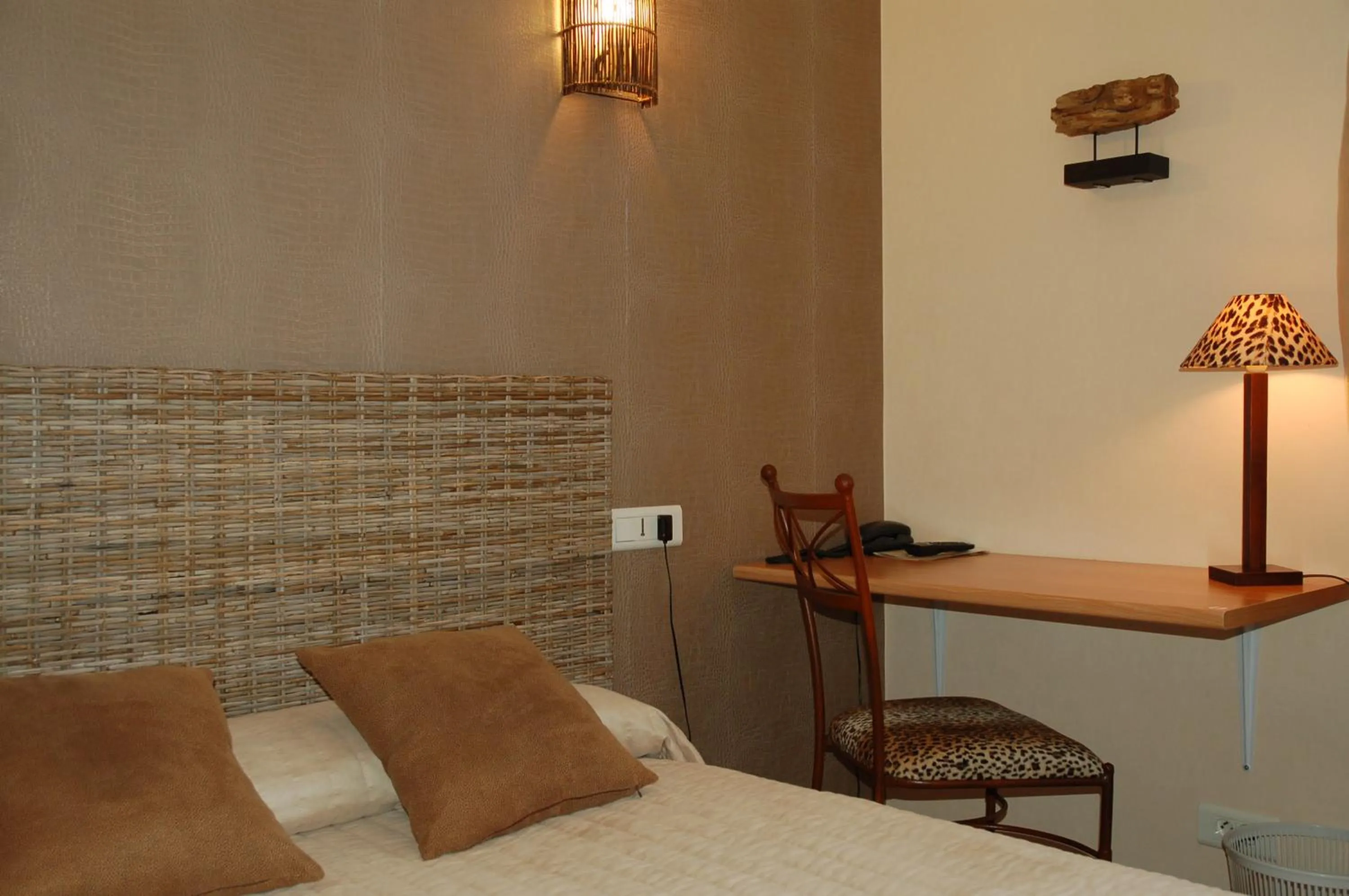 Bed in Hôtel de L'Avenue