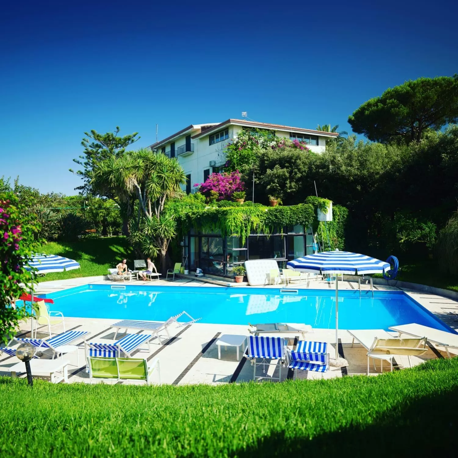 Swimming pool in B&B Casina de Goyzueta