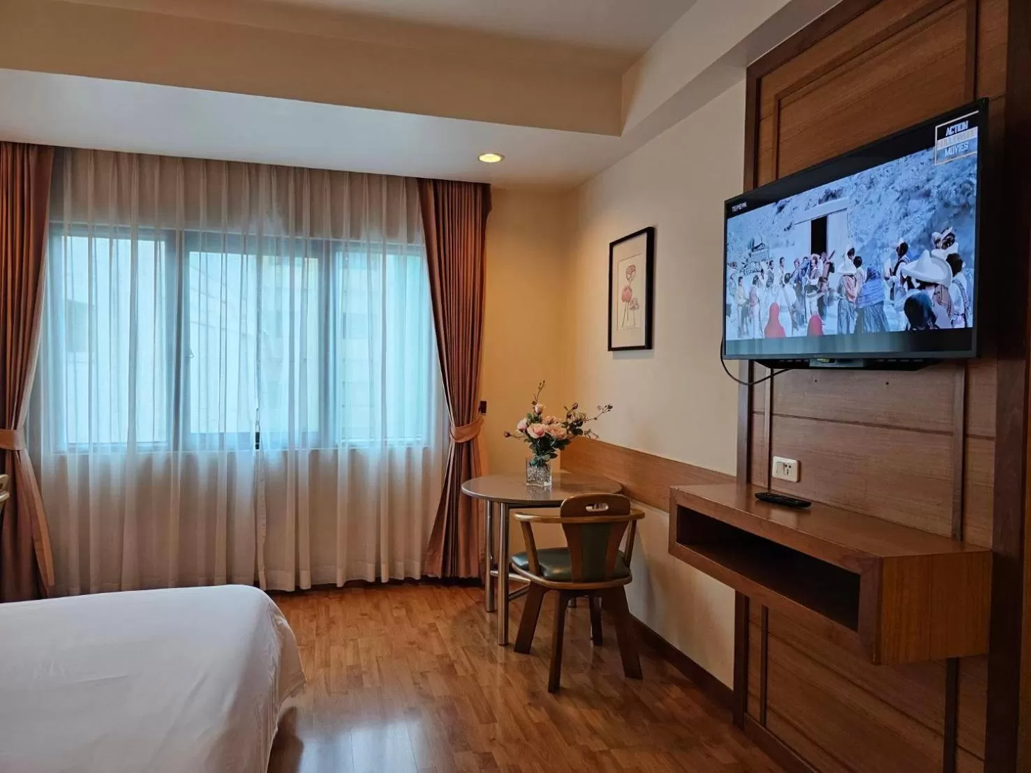 TV/Entertainment Center in Dynasty Inn