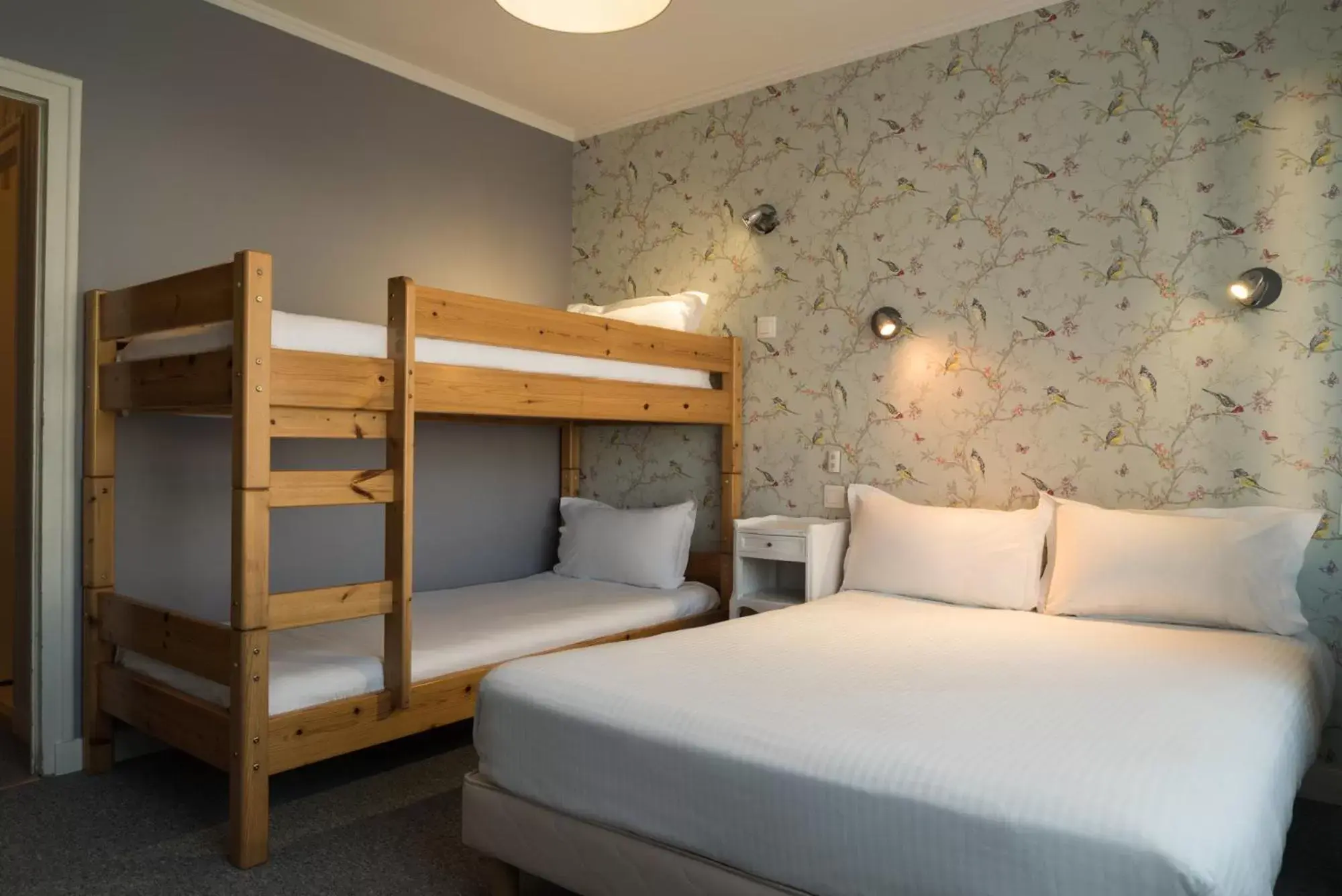 Quadruple Room (2 Adults + 2 Children) in The Originals City, Hôtel Armen Le Triton, Roscoff Quadruple Room (2 Adults + 2 Children) in The Originals City, Hôtel Armen Le Triton, Roscoff