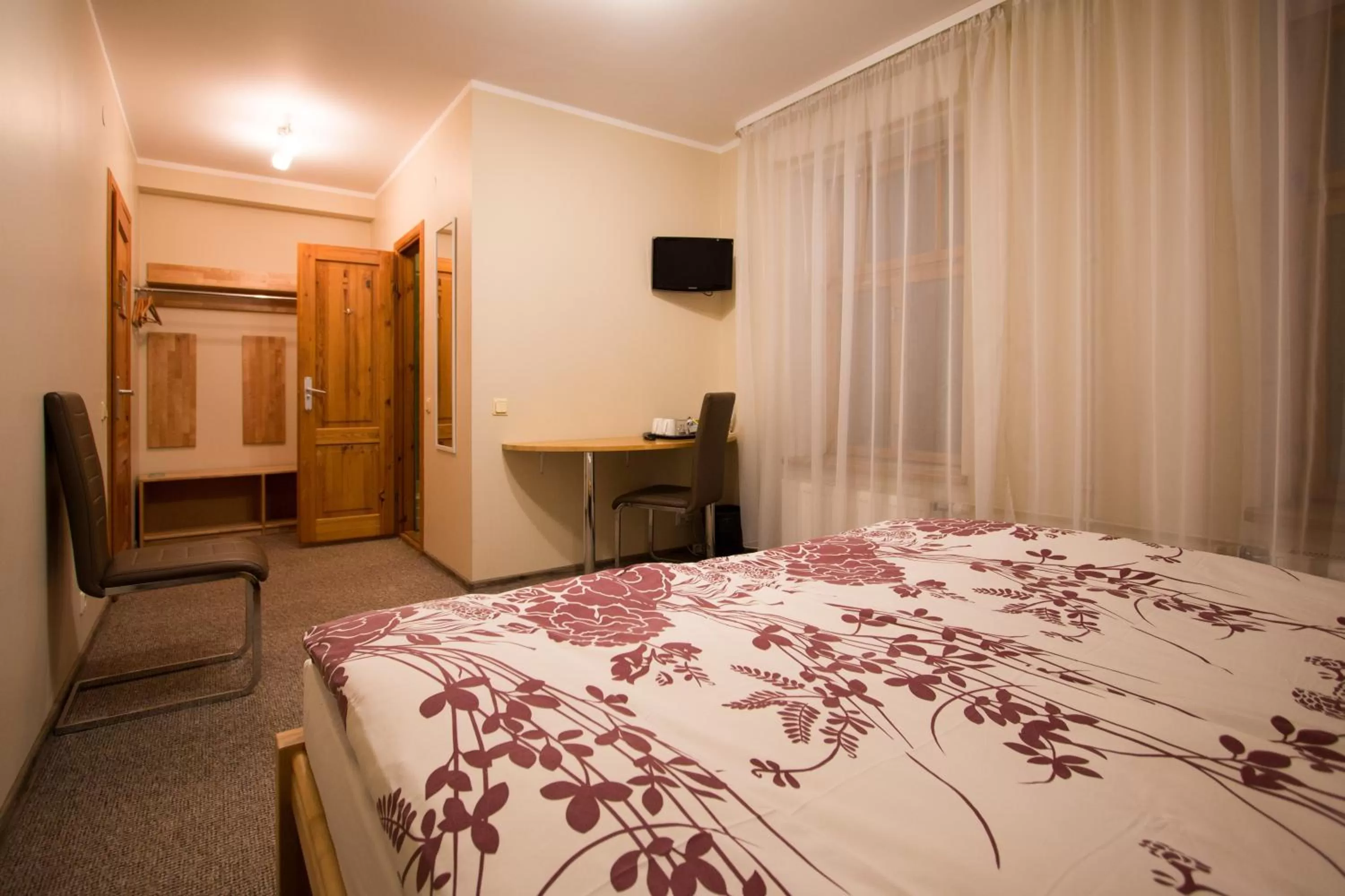 Photo of the whole room, Bed in Hotel Katrina