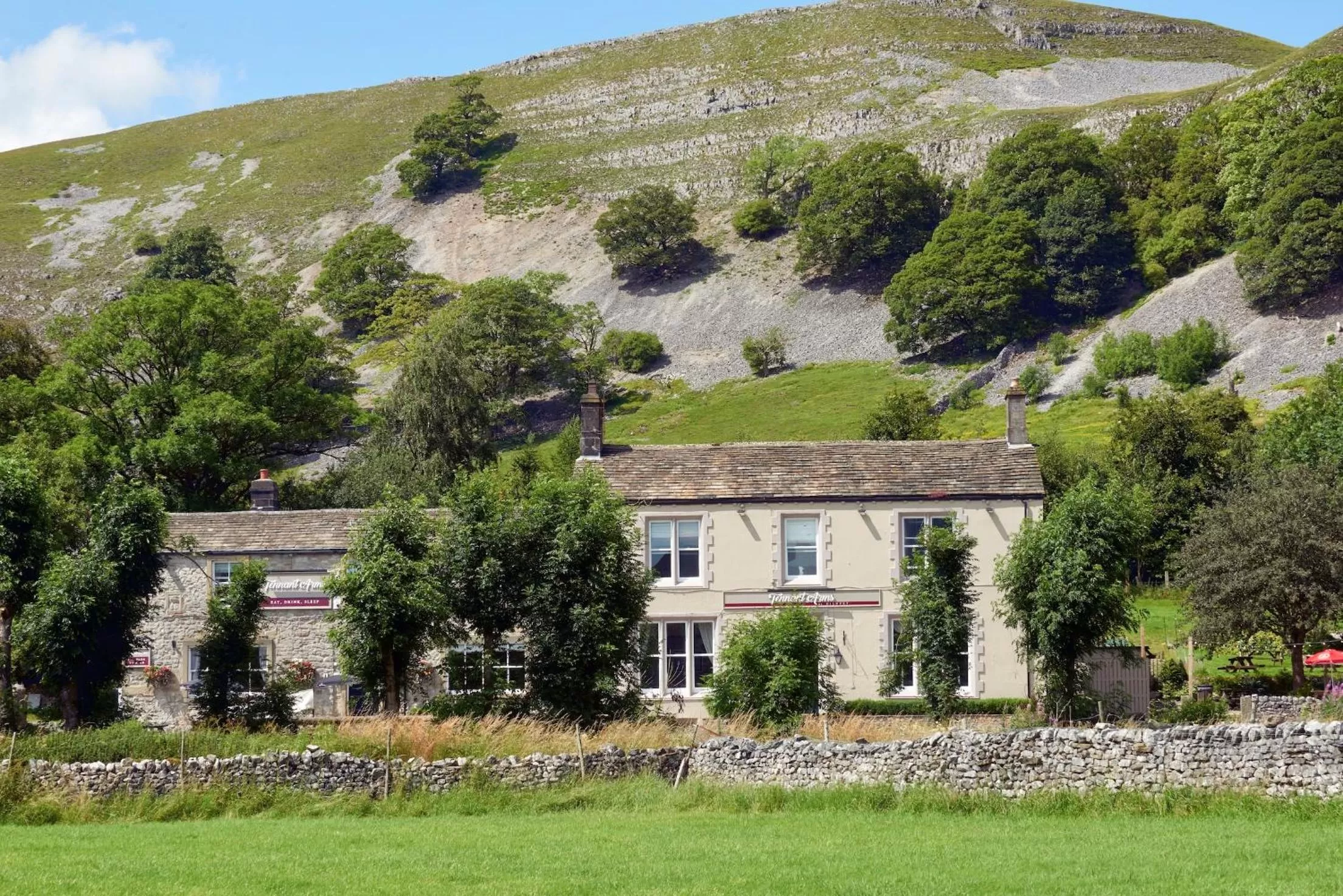 Property building in Tennant Arms Hotel