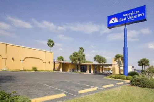 Facade/entrance in Americas Best Value Inn Laredo
