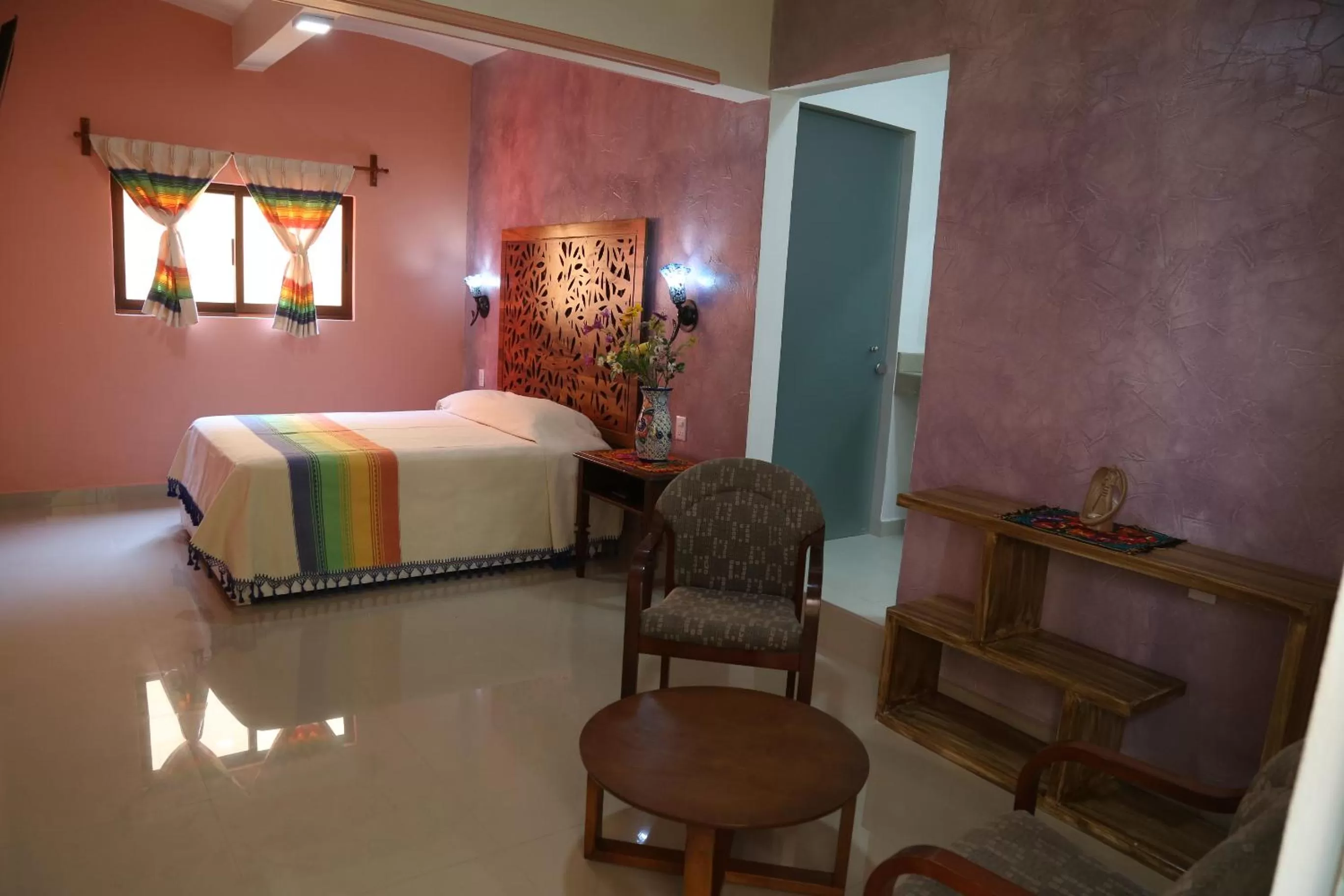 Photo of the whole room, Bed in Suites Cárdon