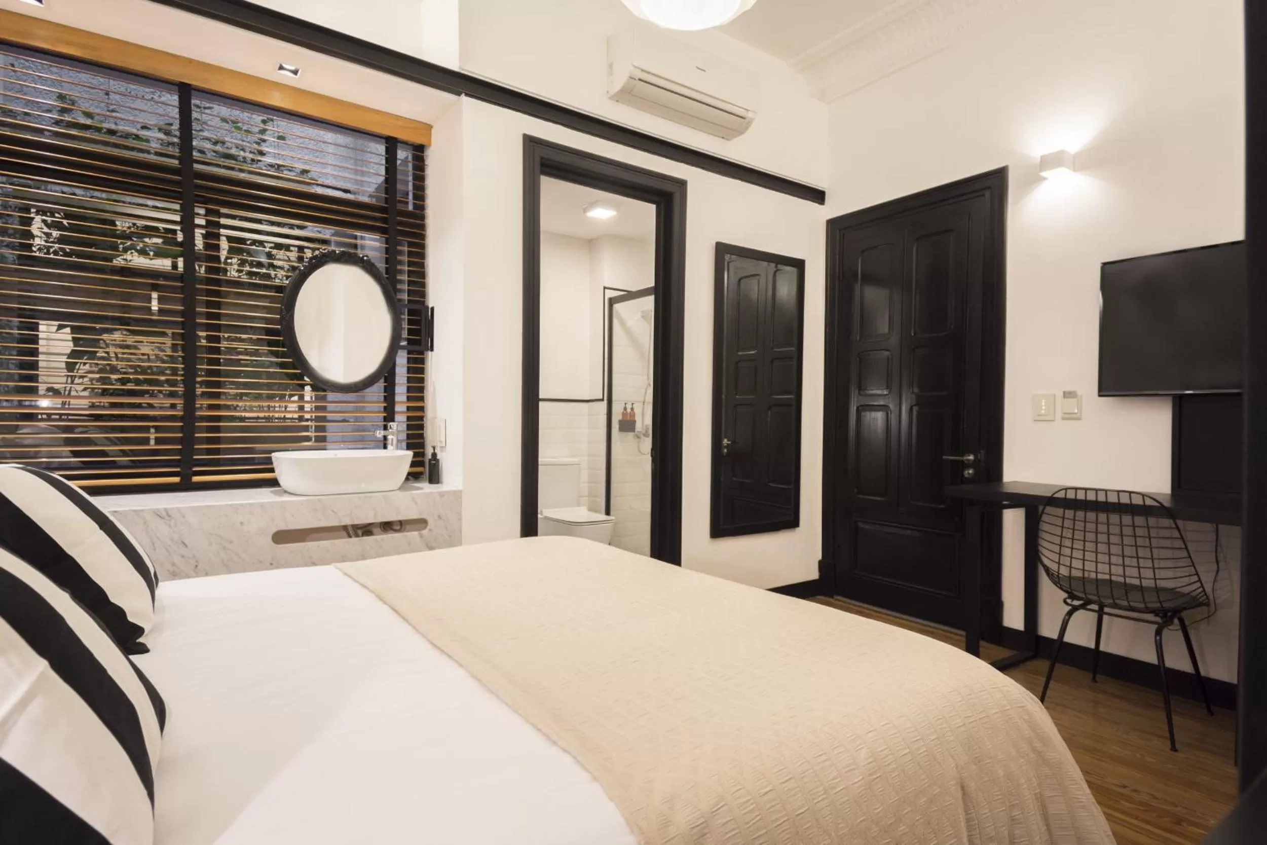 Shower, Bed in FAUNA Montevideo