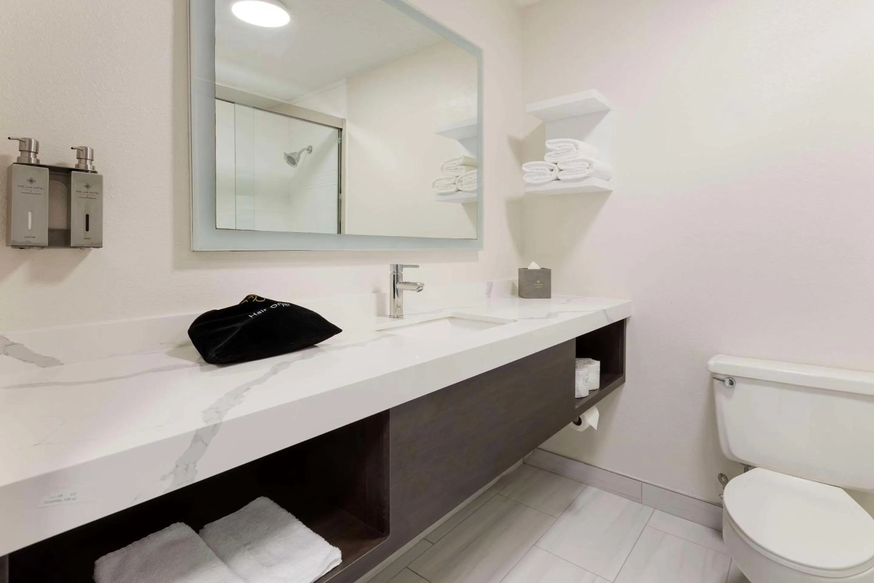 Bedroom, Bathroom in Quality Inn near Finger Lakes and Seneca Falls