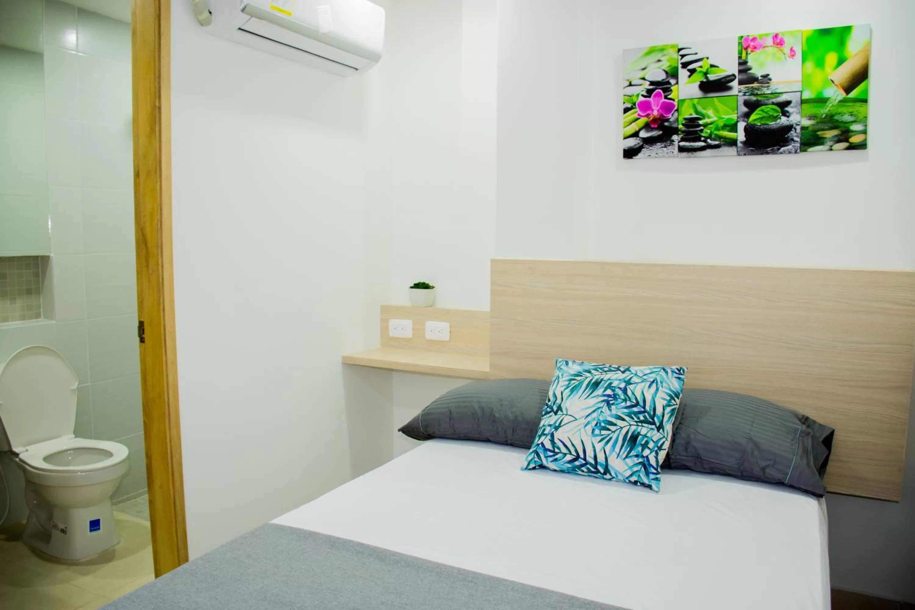 Bathroom, Bed in Stanza Hotel Monteria