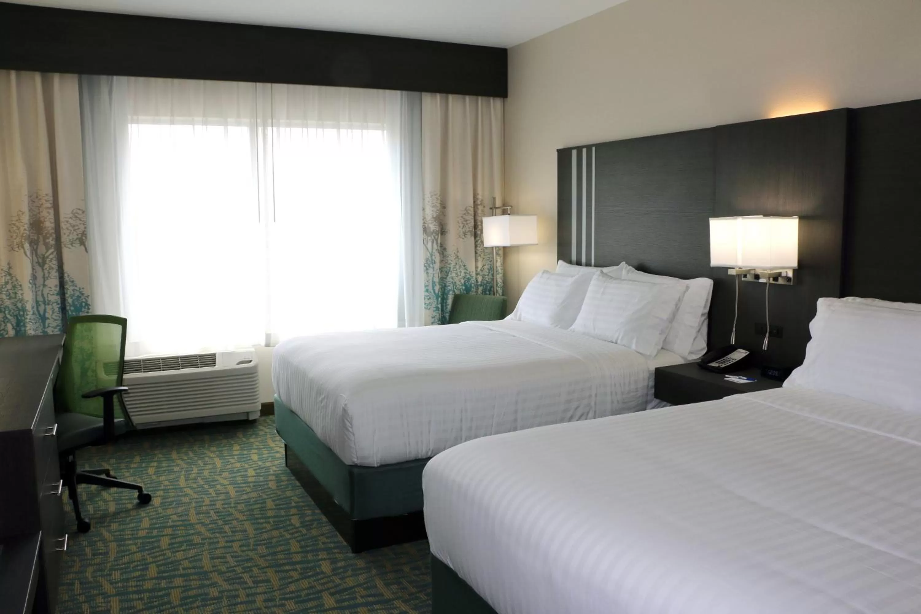 Photo of the whole room, Bed in Holiday Inn Express & Suites - Hendersonville SE - Flat Rock by IHG