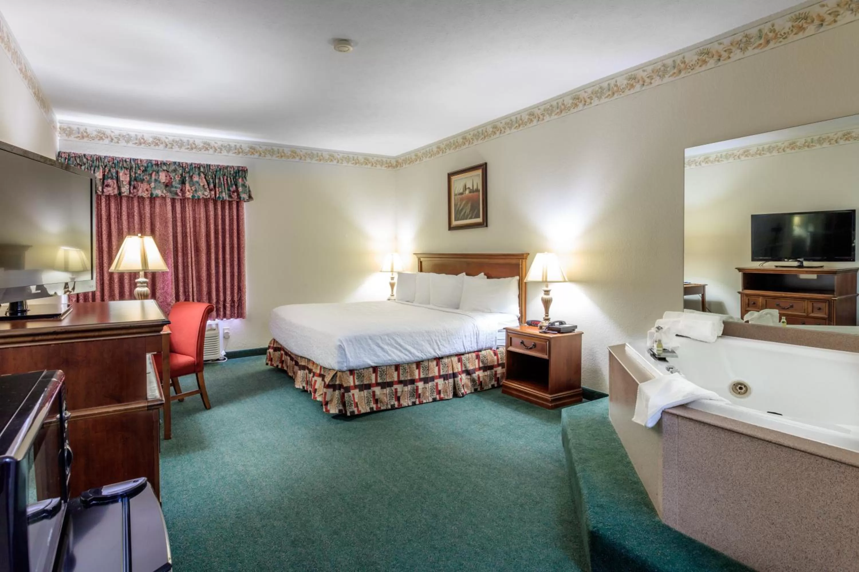 Photo of the whole room, Bed in Branson Towers Hotel