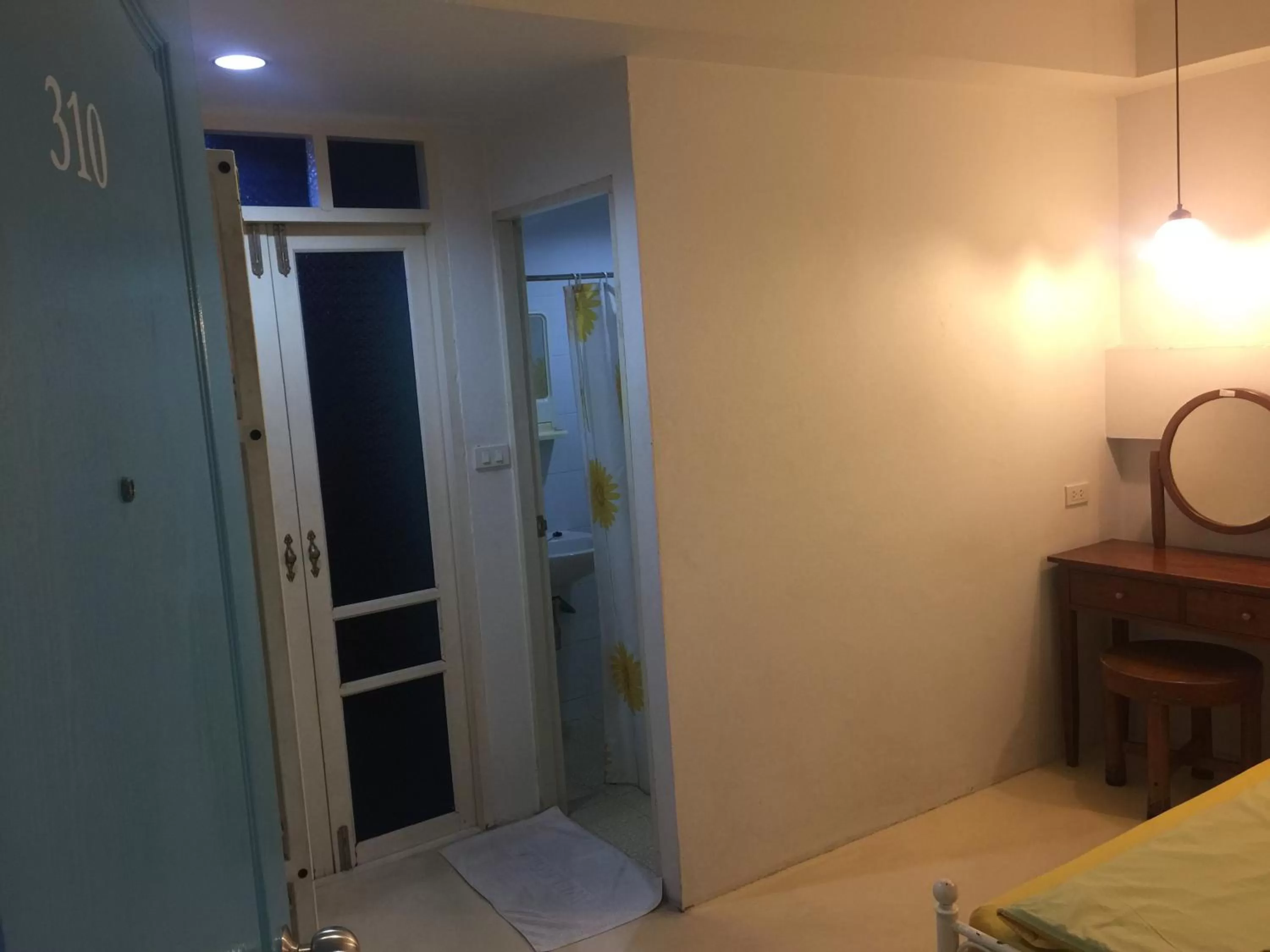 Bedroom, Bed in Roof View Place