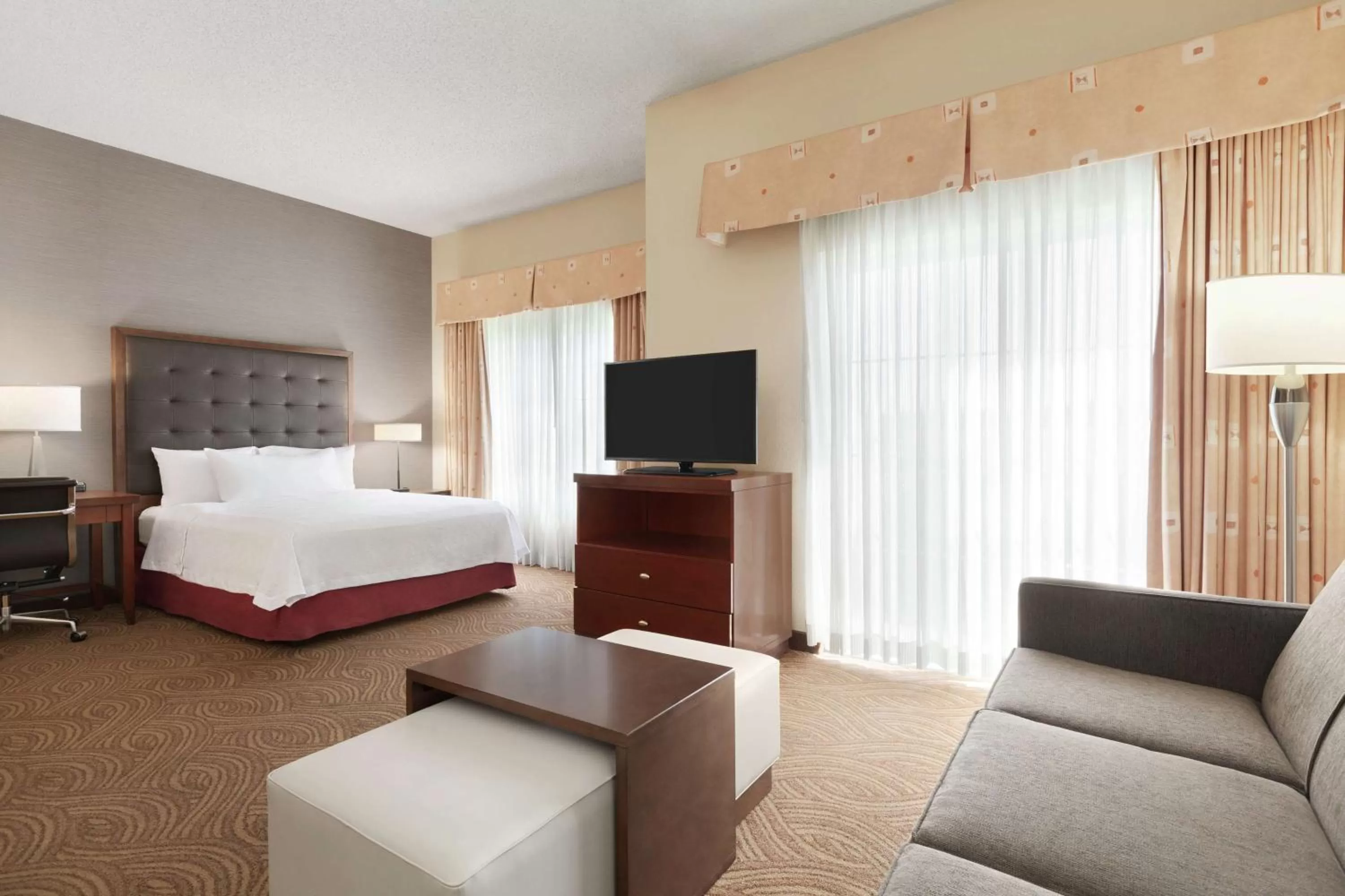 Living room, Bed in Homewood Suites by Hilton - Oakland Waterfront