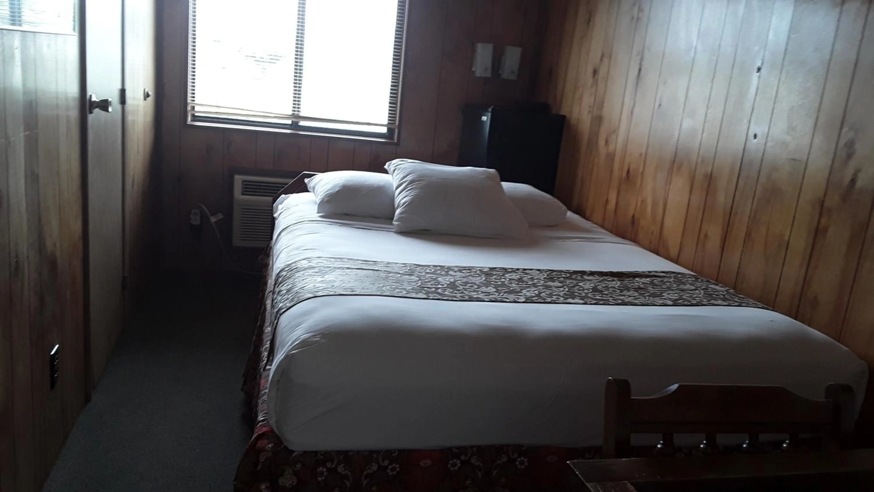 Photo of the whole room in The Orca Inn