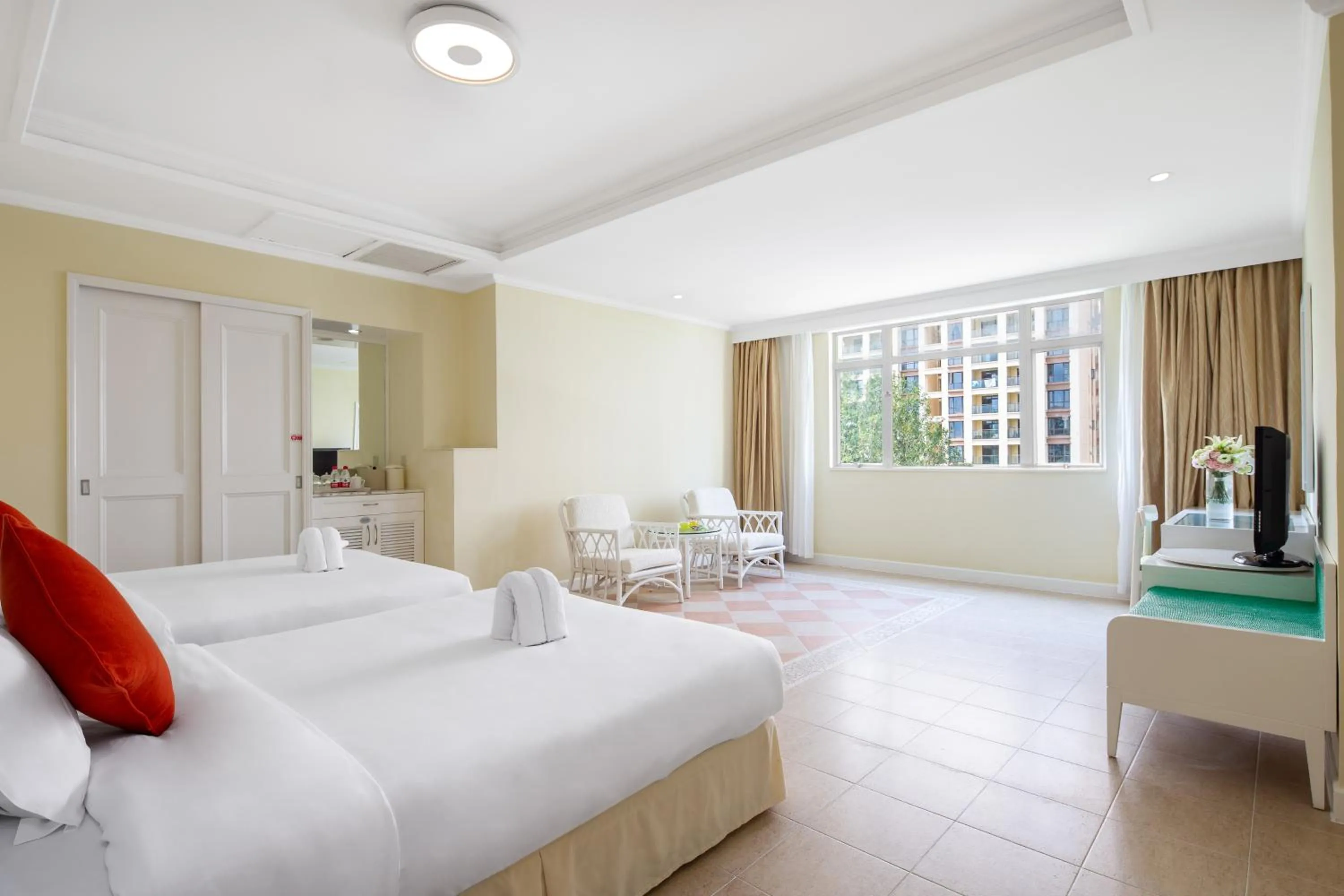 Photo of the whole room, Bed in Sunshine Resort Intime Sanya