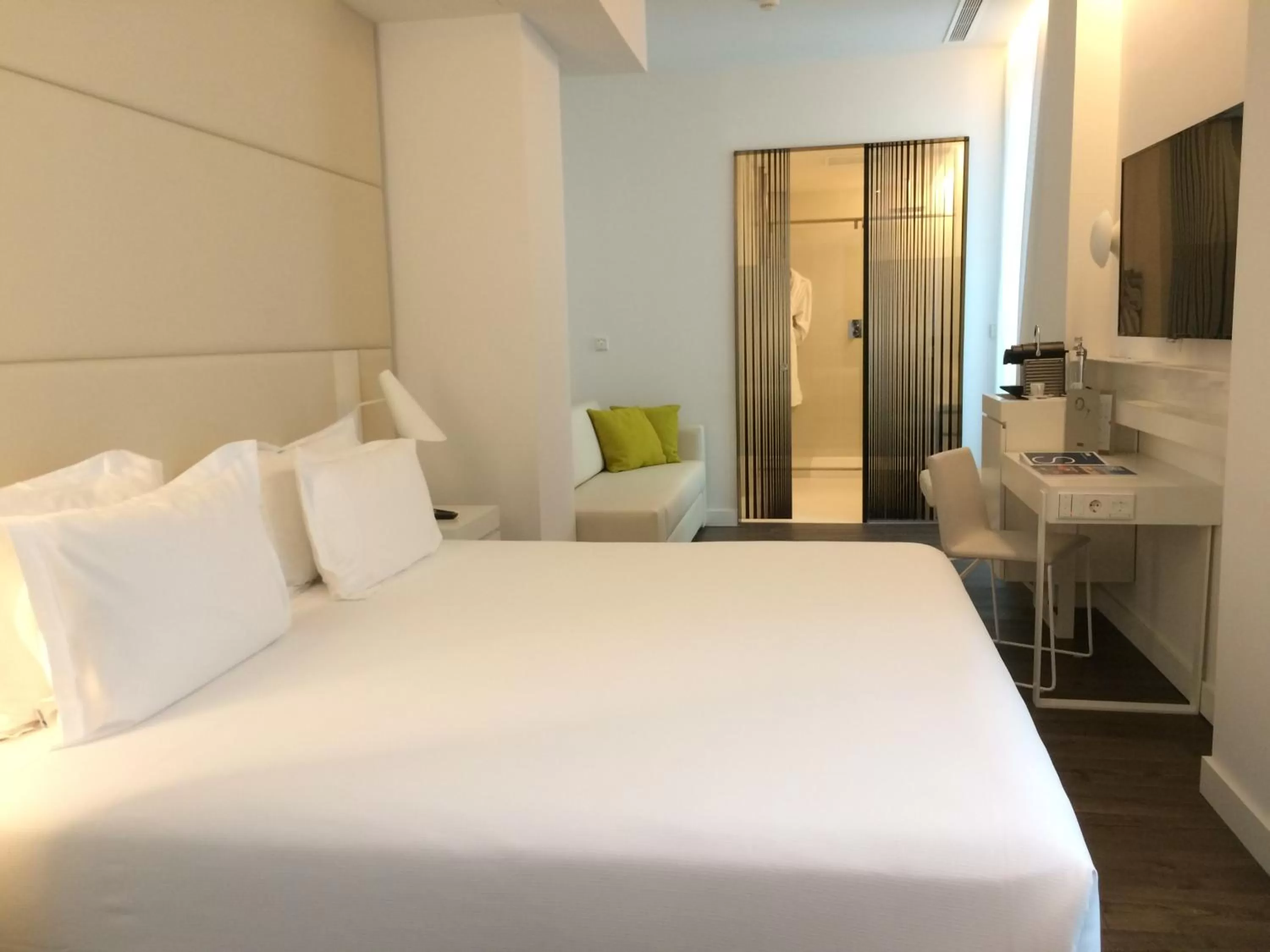 Bedroom, Bed in H10 Urquinaona Plaza