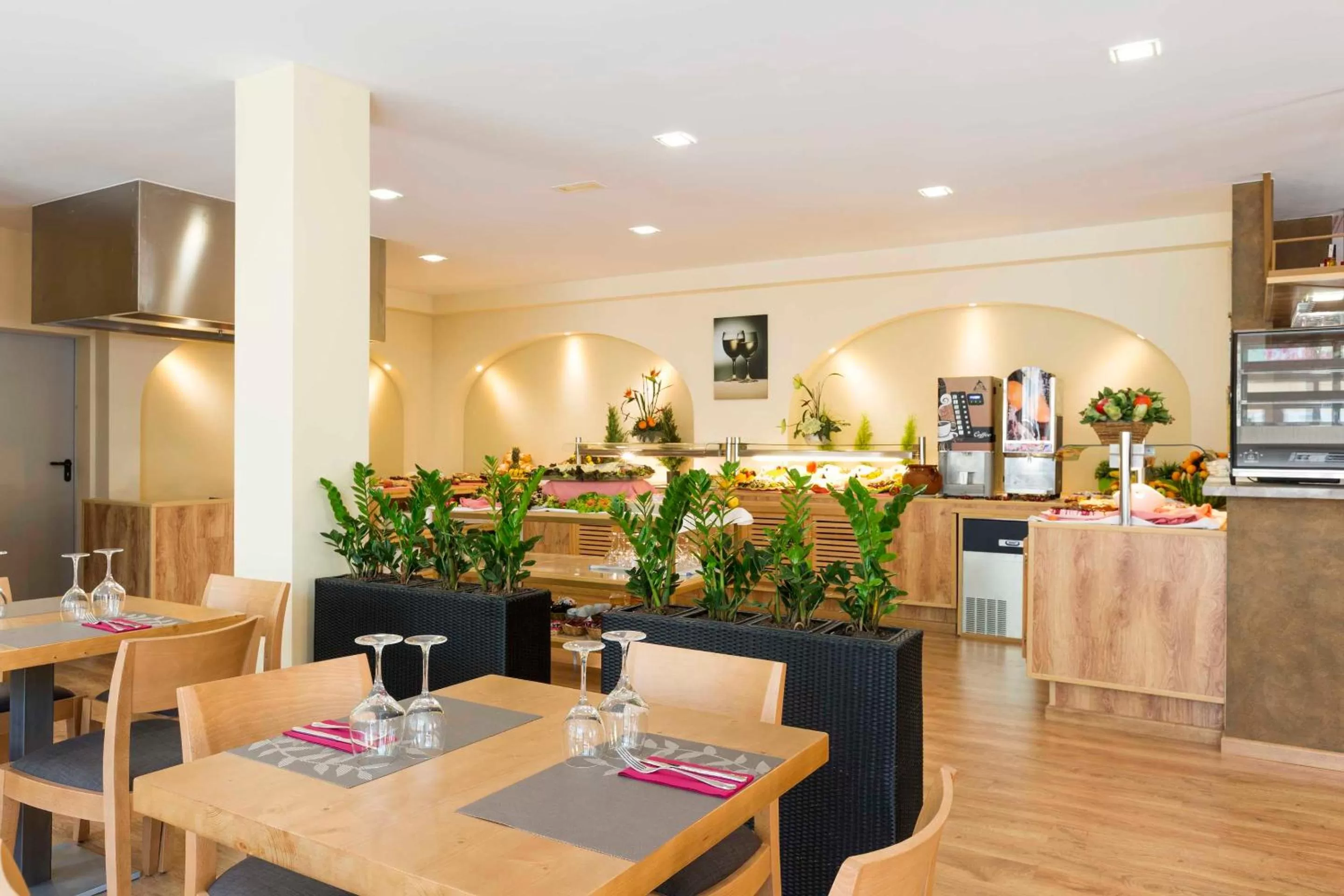 Restaurant/places to eat in Nura Santa Ponsa & Spa