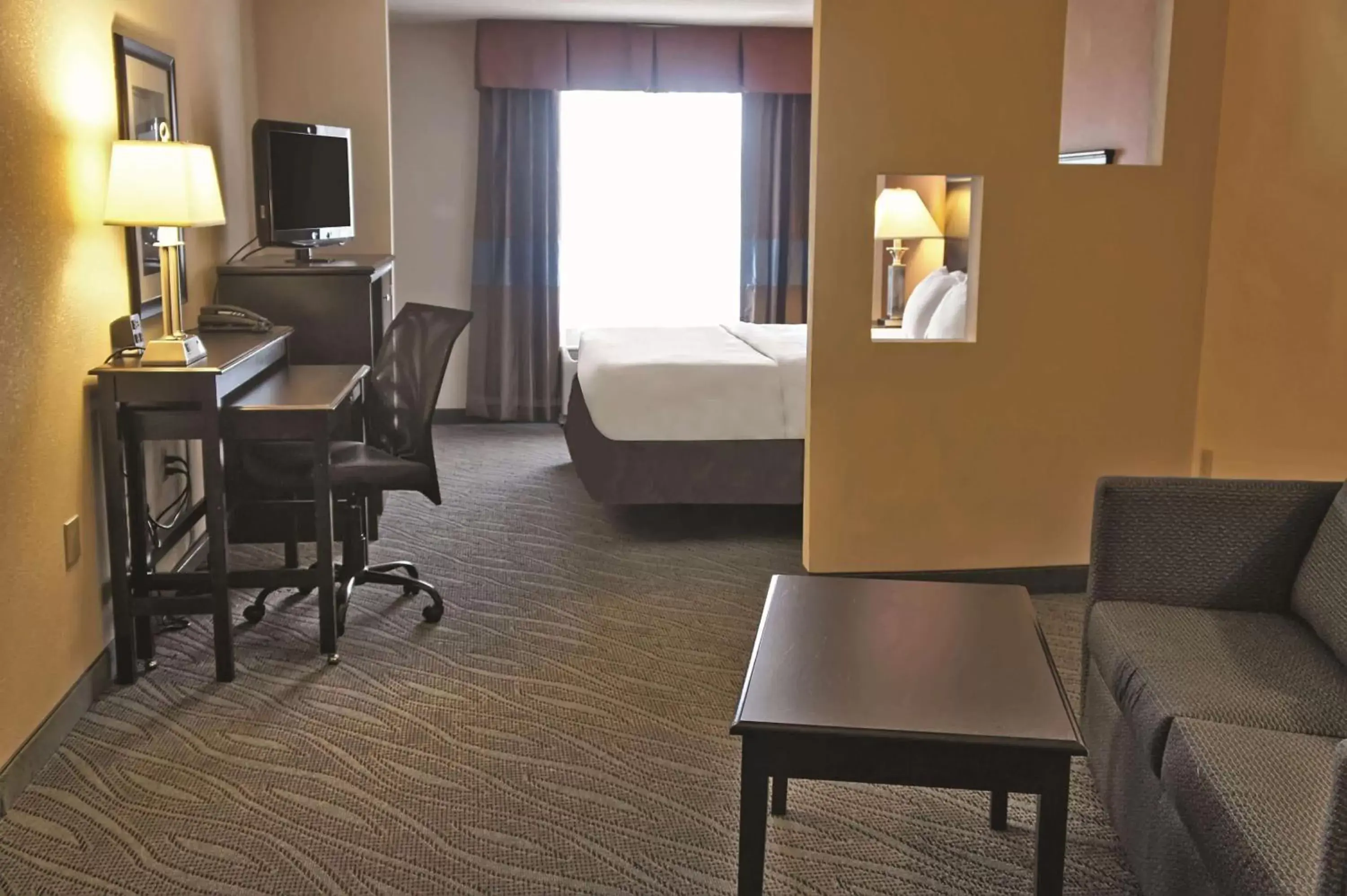 King Room in La Quinta by Wyndham Edmond King Room in La Quinta by Wyndham Edmond