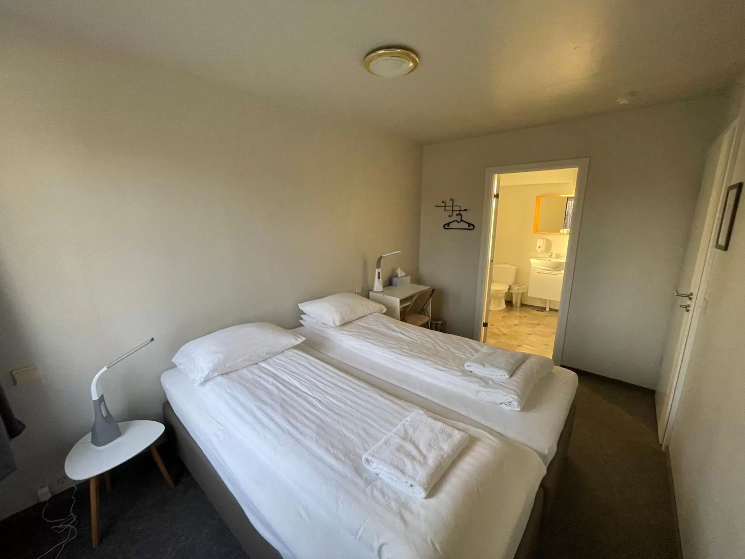 Double or Twin Room with Private Bathroom in Guesthouse Bitra B&B Double or Twin Room with Private Bathroom in Guesthouse Bitra B&B