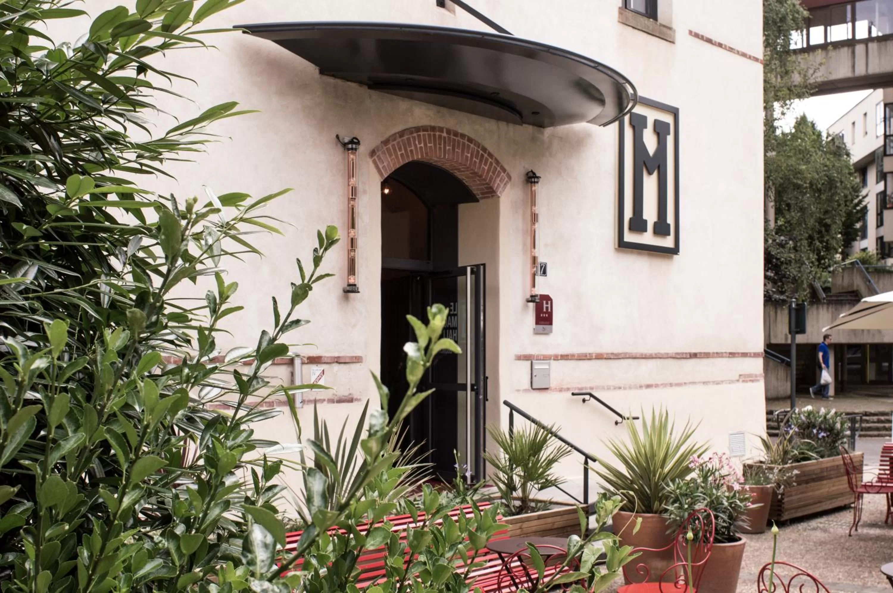 Facade/entrance in Le Magic Hall